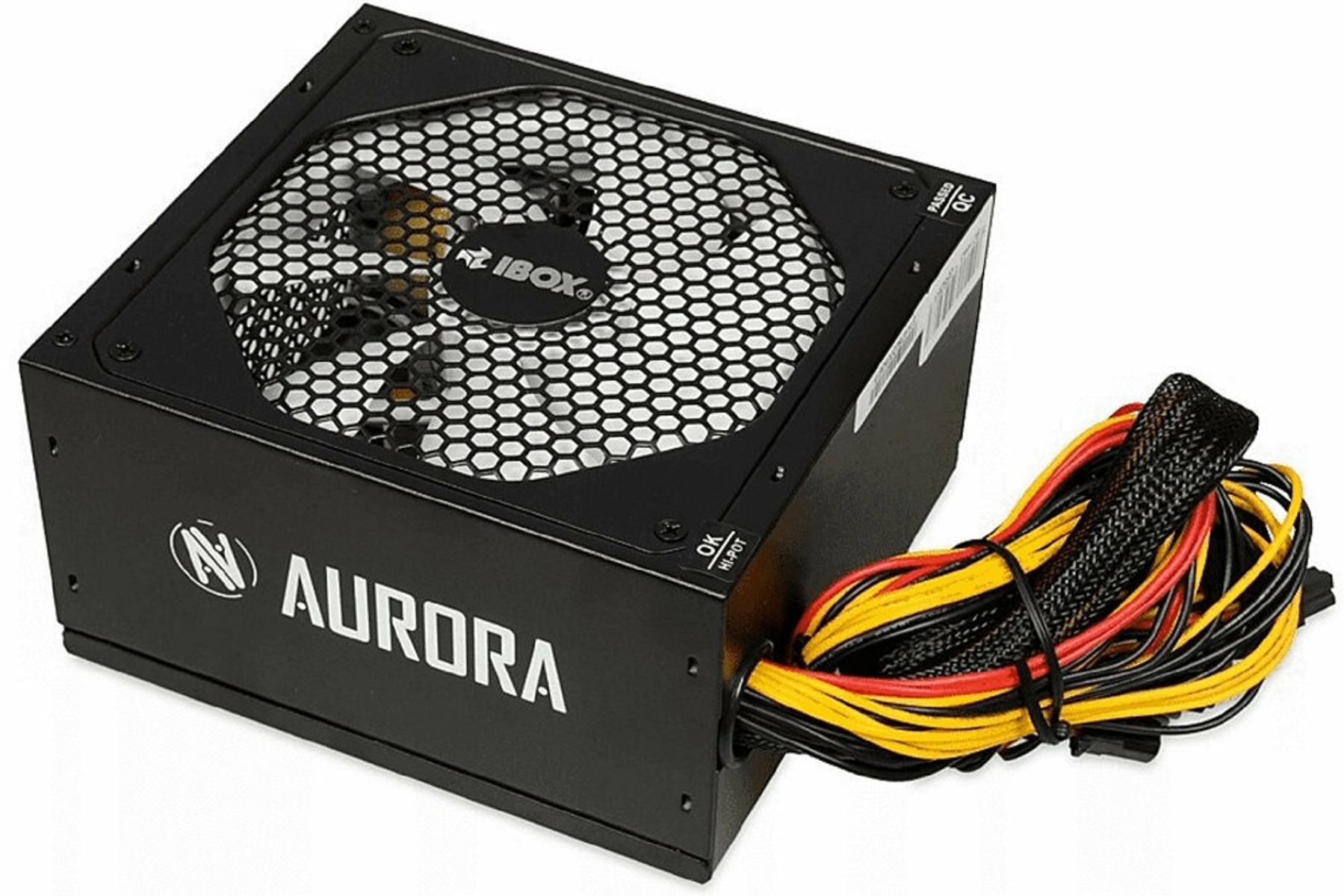 Czarny zasilacz komputerowy z kratką o strukturze plastra miodu i kolorowymi przewodami. Widoczna nazwa marki 'AURORA'.