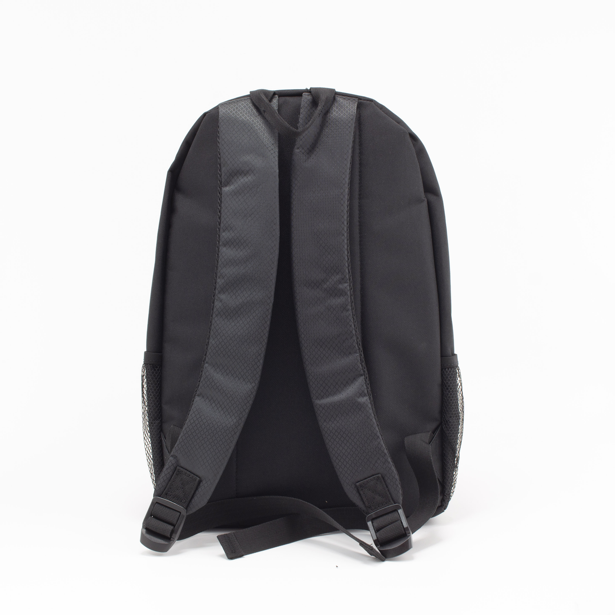Zaino nero, vista posteriore. Mostra spallacci, tasche laterali in rete e maniglia.