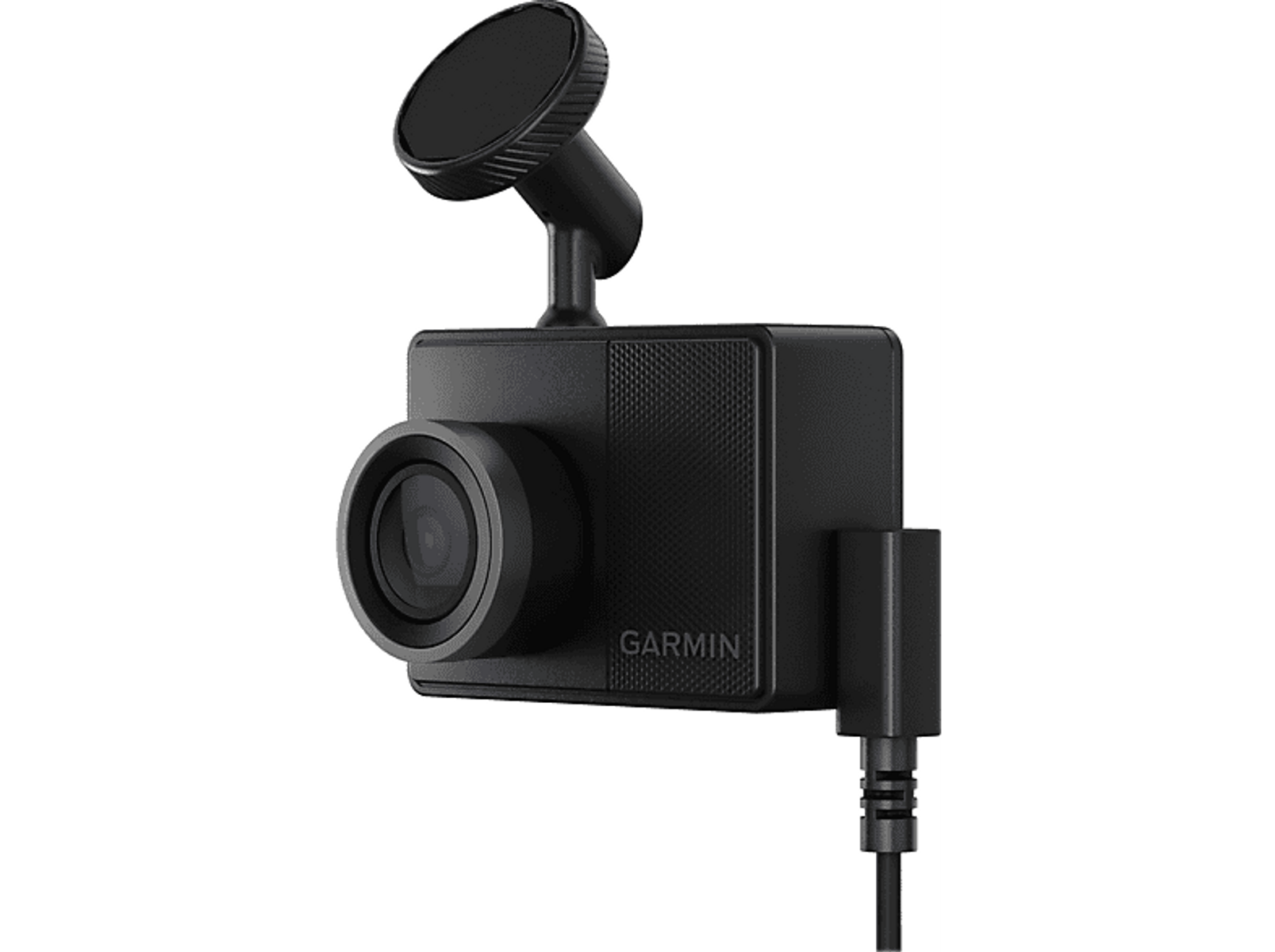Una cámara de salpicadero Garmin negra con soporte y cable de alimentación, vista en ángulo sobre blanco.