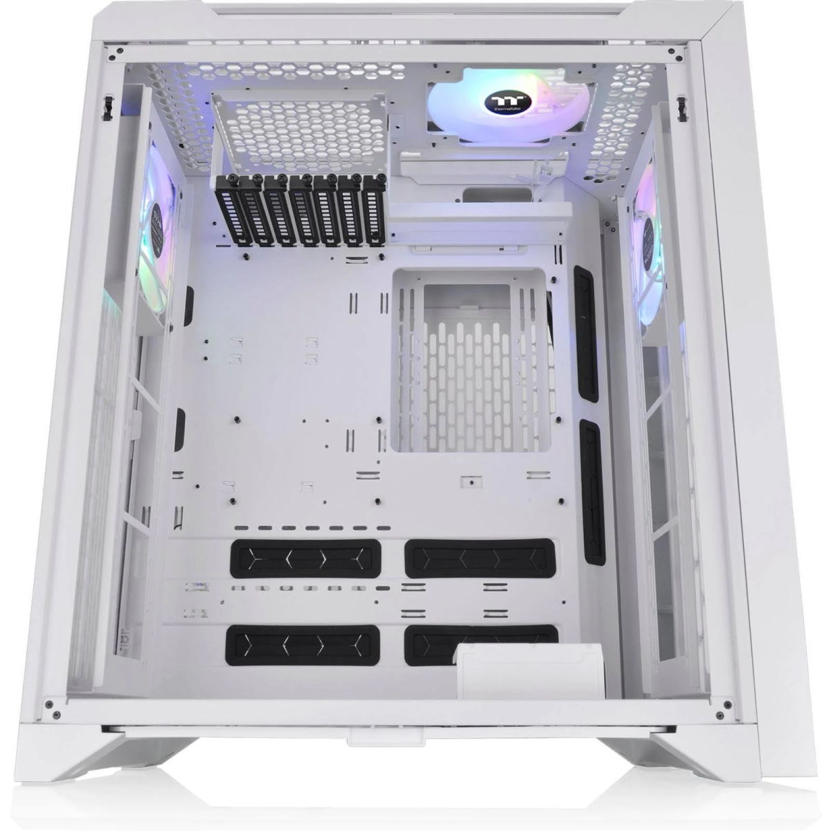 Ein weißes Computergehäuse mit offenem Innenraum. Es hat Lüfter mit bunten Lichtern und verschiedene Komponentensteckplätze.