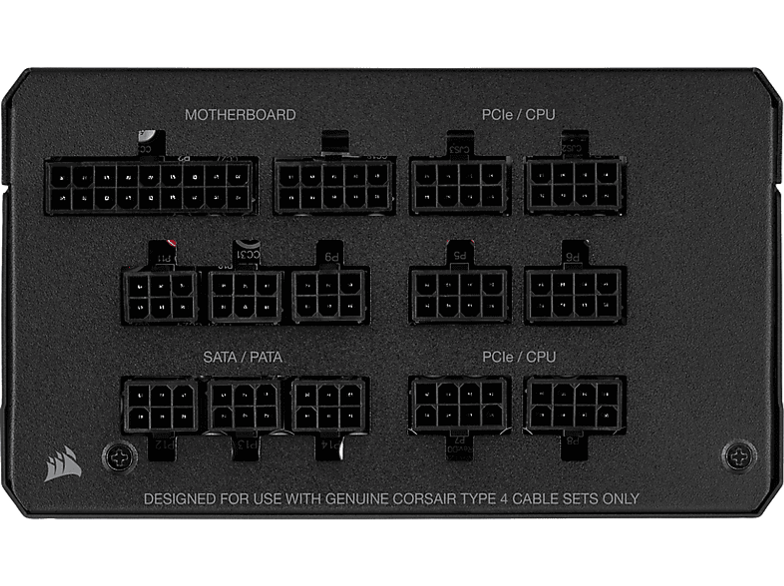 Czarny panel złączy zasilacza. Zawiera wiele portów oznaczonych dla płyty głównej, SATA/PATA i PCIe/CPU.