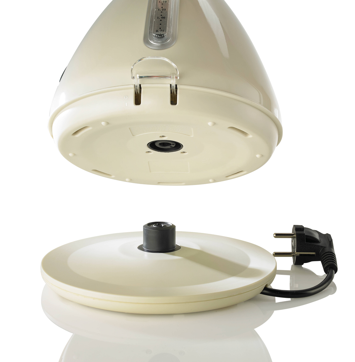 Biała podstawa i pokrywa czajnika elektrycznego, z kablem zasilającym i wtyczką na białym tle.