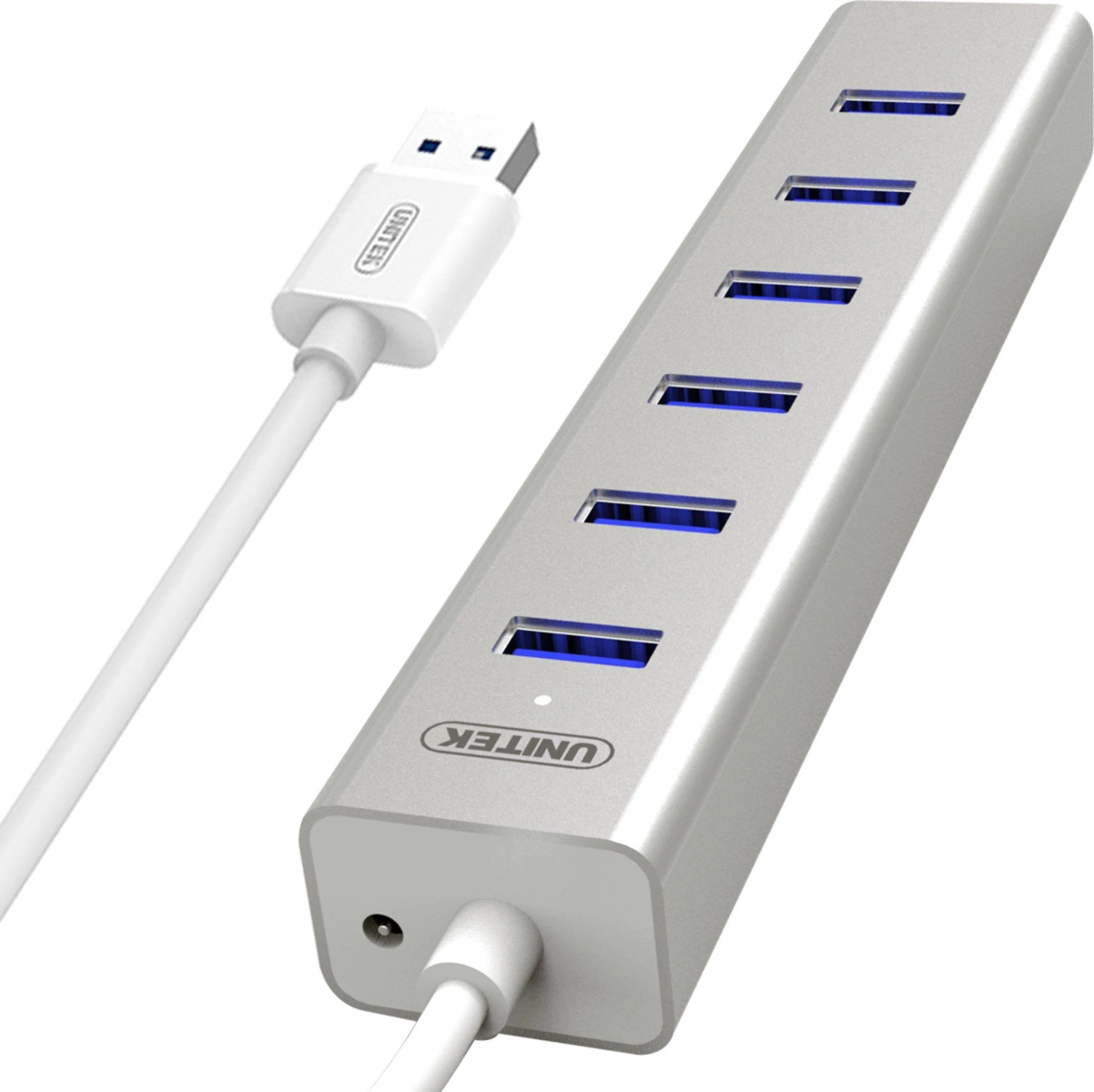 Silberner USB-Hub mit 7 blauen USB-Anschlüssen und einem weißen USB-Kabel.