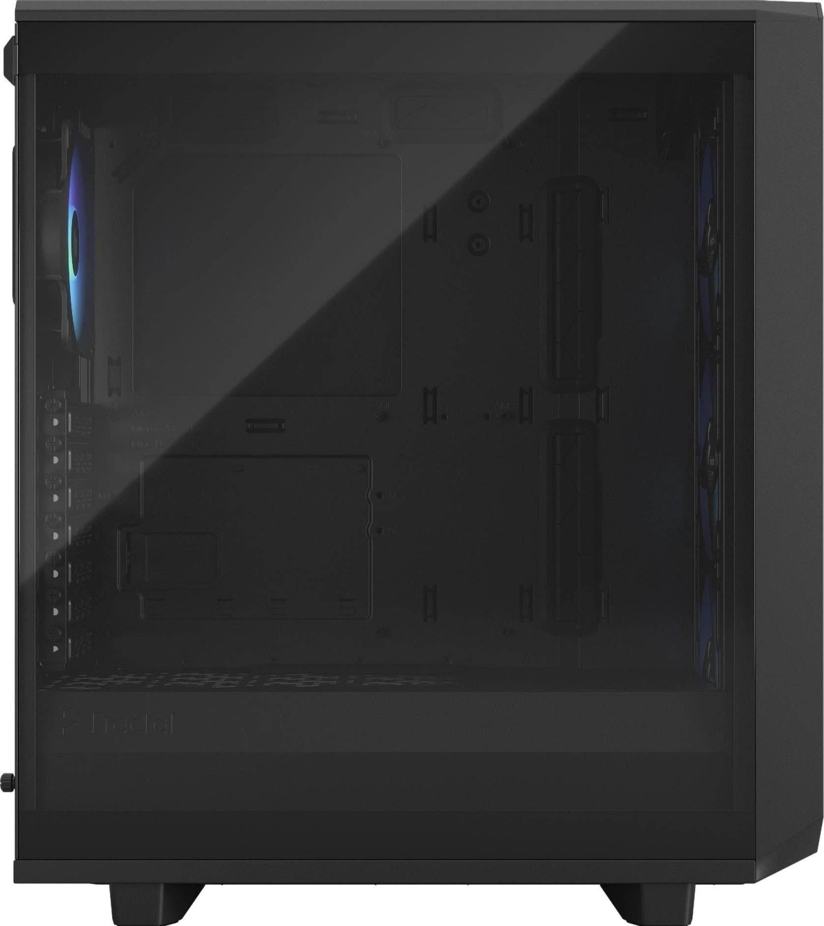 Un case nero per computer con pannello laterale trasparente, su sfondo bianco.