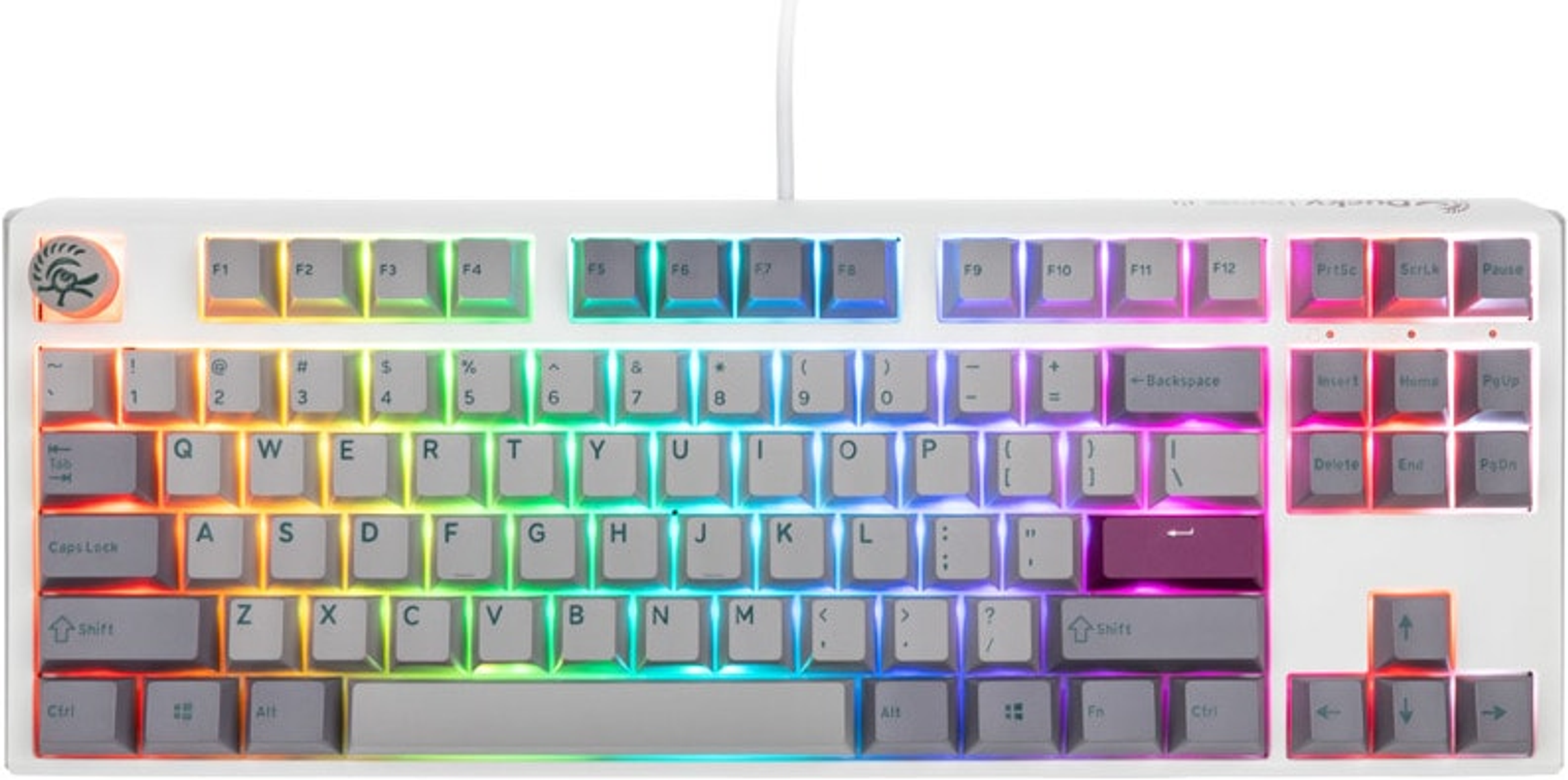 Biała klawiatura mechaniczna z tęczowo podświetlanymi klawiszami na białym tle.