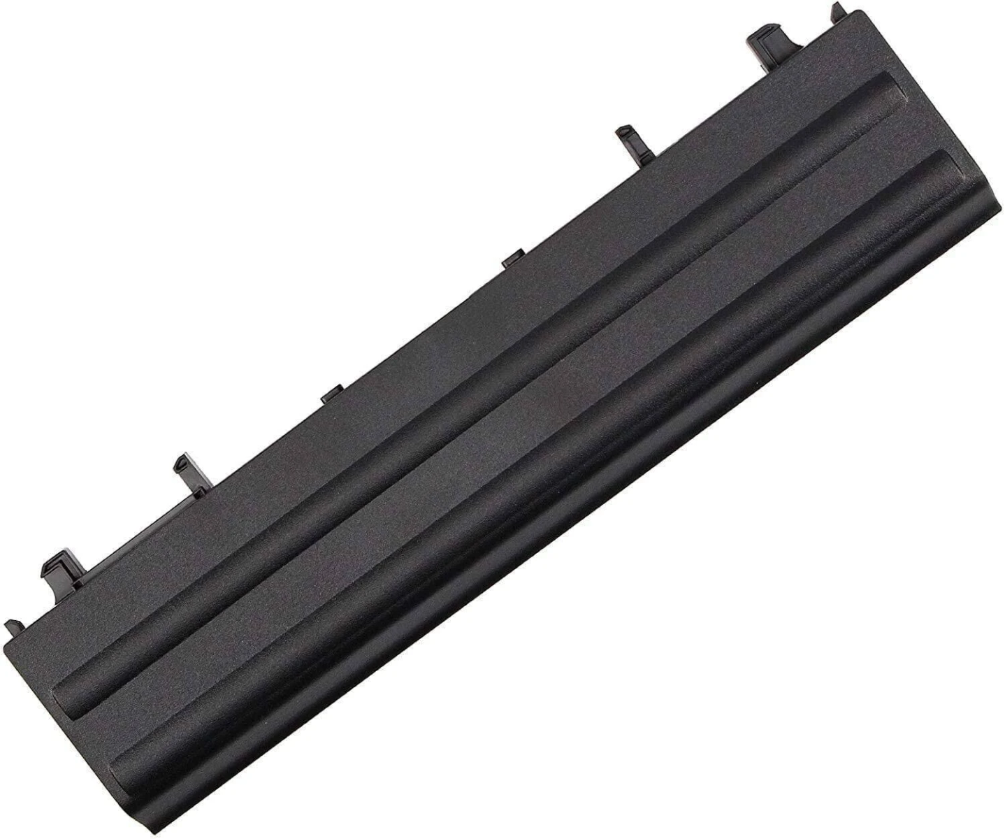 Czarna bateria do laptopa, kształt prostokątny. Ma rowki i złącza, umieszczona na białej powierzchni.