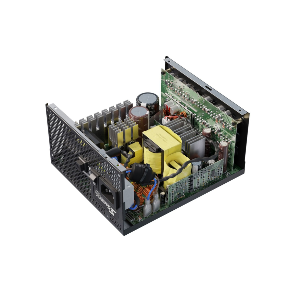 Offenes Computer-Netzteil mit sichtbaren internen Komponenten auf weißem Hintergrund.