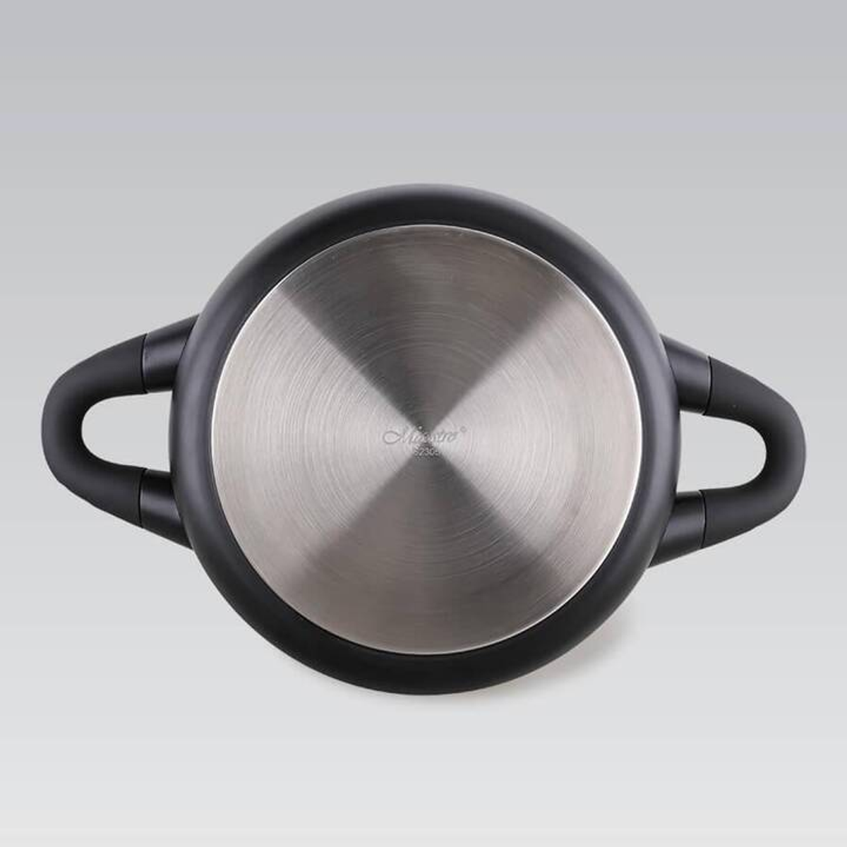 Widok od spodu czarnego garnka z dwoma uchwytami. Wnętrze jest srebrne, spód czarny.