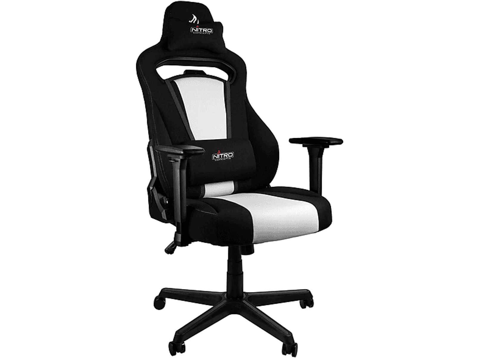 Schwarz-weißer Gaming-Stuhl mit Kopfstütze und Armlehnen vor schwarzem Hintergrund.