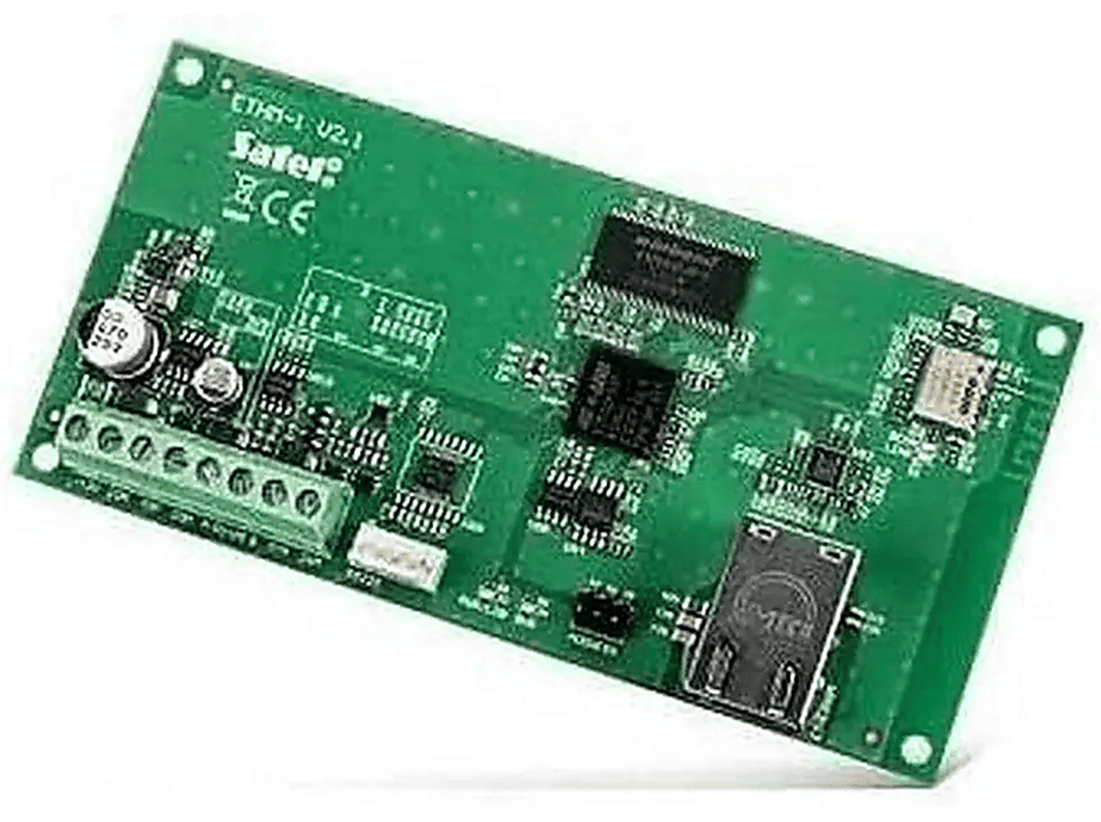 Eine grüne Leiterplatte mit verschiedenen elektronischen Bauteilen. Weißer Hintergrund.