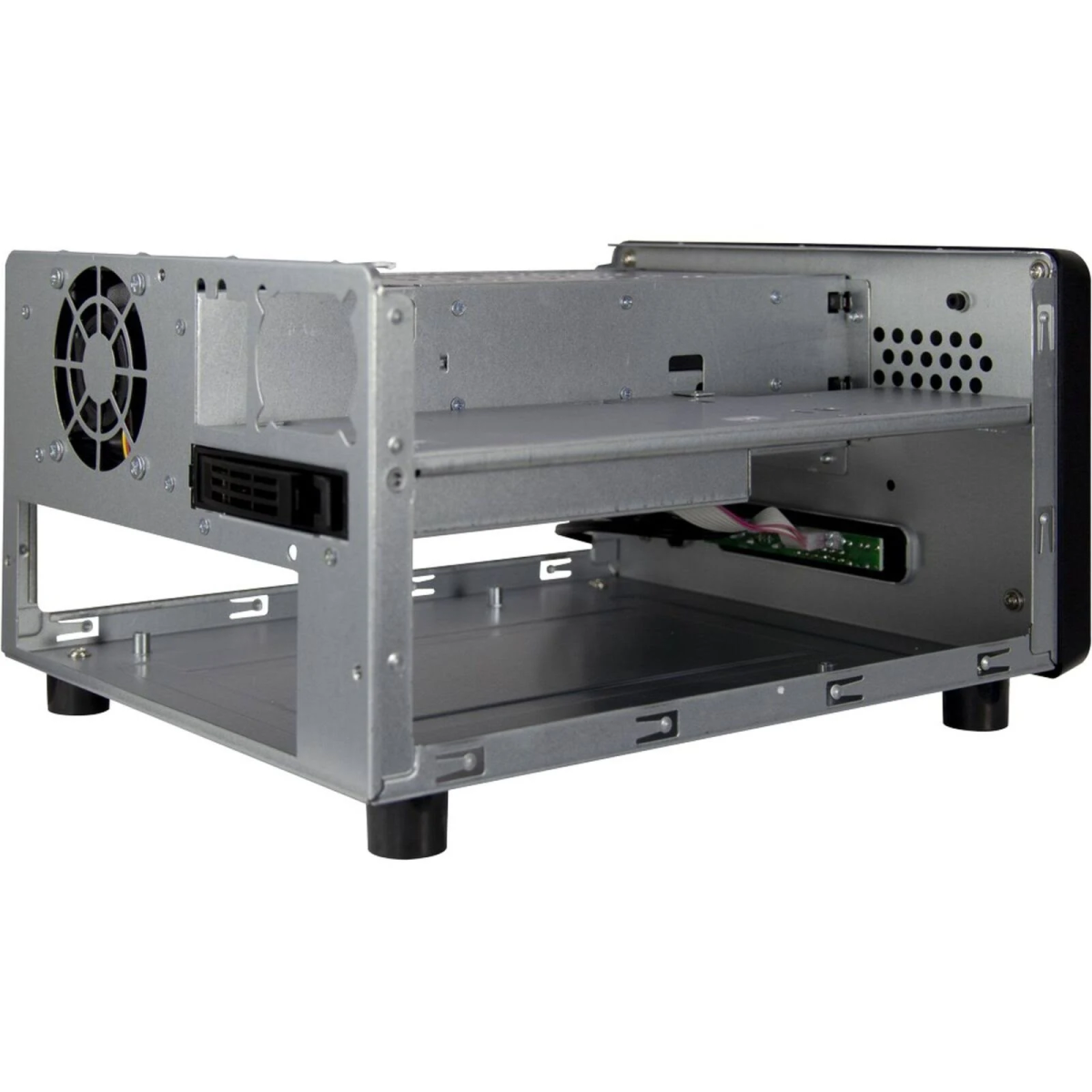 Metalowa rama obudowy komputera z wentylatorem i czarnymi nóżkami.