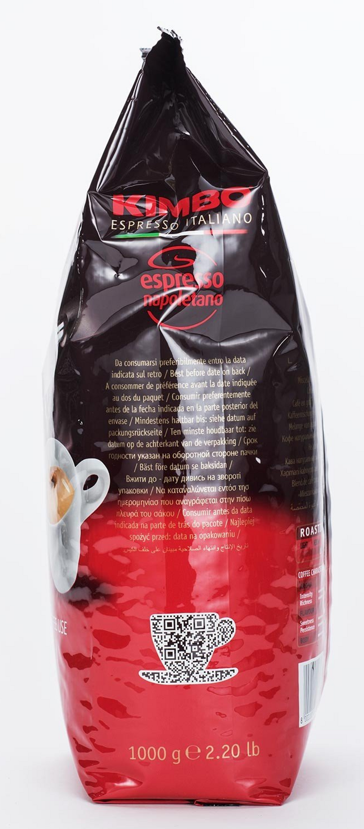 Una confezione di caffè con testo espresso napoletano. La confezione è nera e rossa.