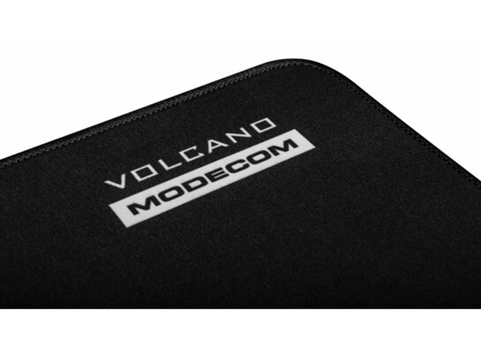 Czarna podkładka pod mysz Volcano Modecom z białym tekstem 'VOLCANO MODECOM'.