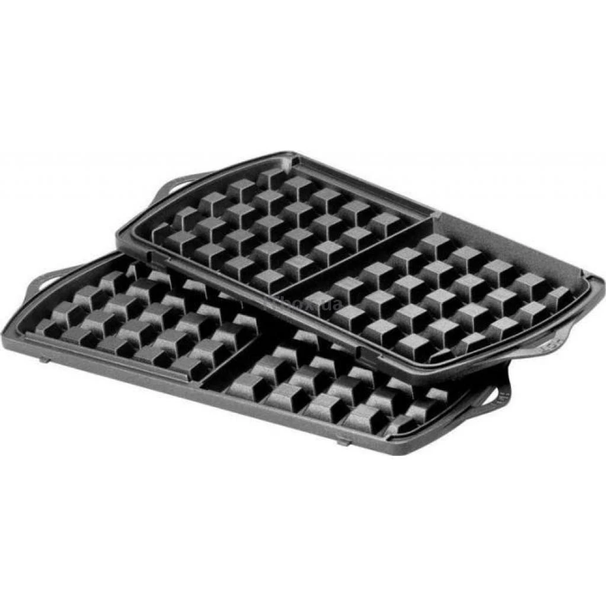 Dwie czarne płyty do gofrownicy, widok z góry, z wzorem kratki foremek do gofrów.