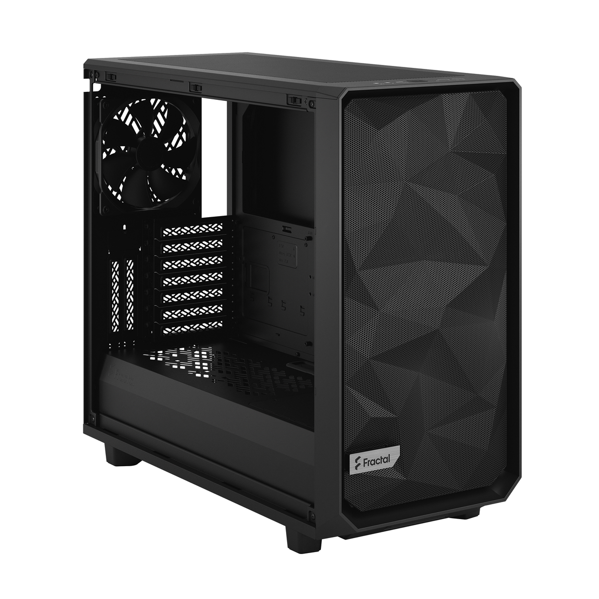 Een zwarte computerkast met een mesh voorkant, een zijpaneel en een ventilator zichtbaar binnenin.