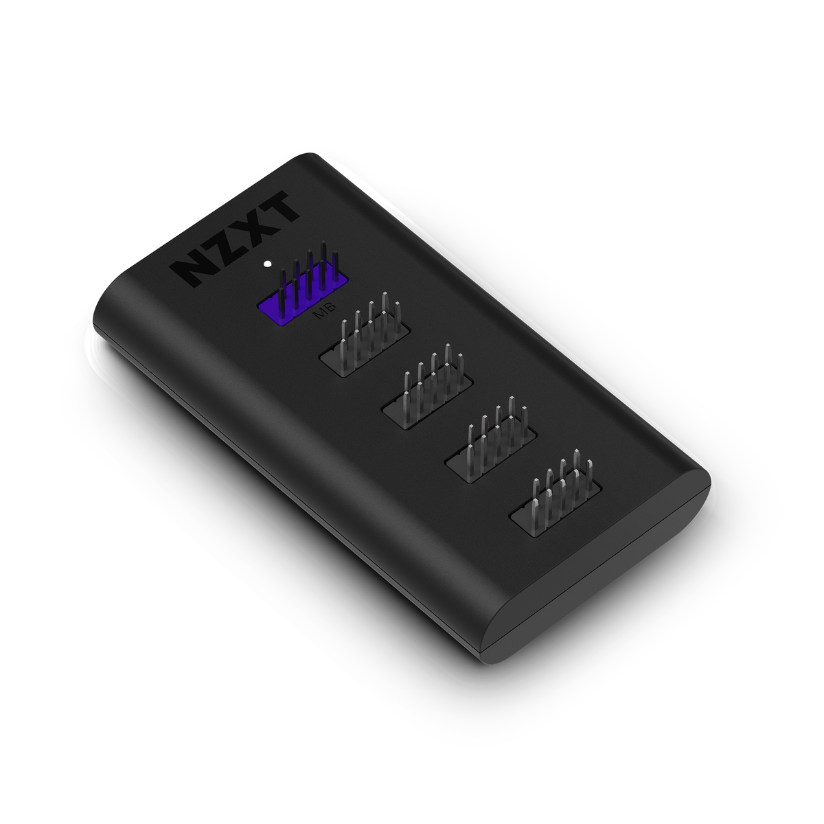 Ein schwarzer NZXT-Controller mit Pins auf weißem Hintergrund.