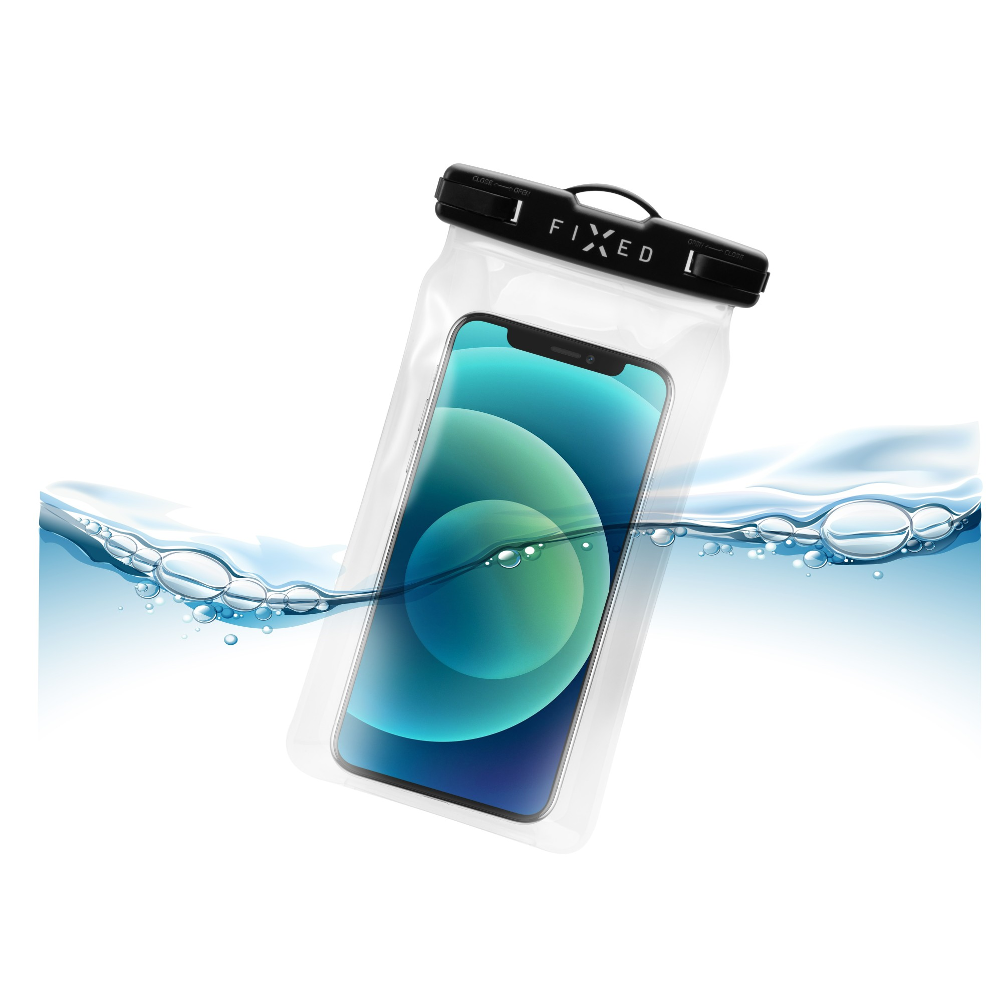 Ein Telefon in einer transparenten, wasserdichten Hülle schwimmt im Wasser. Die Hülle hat einen schwarzen Verschluss.