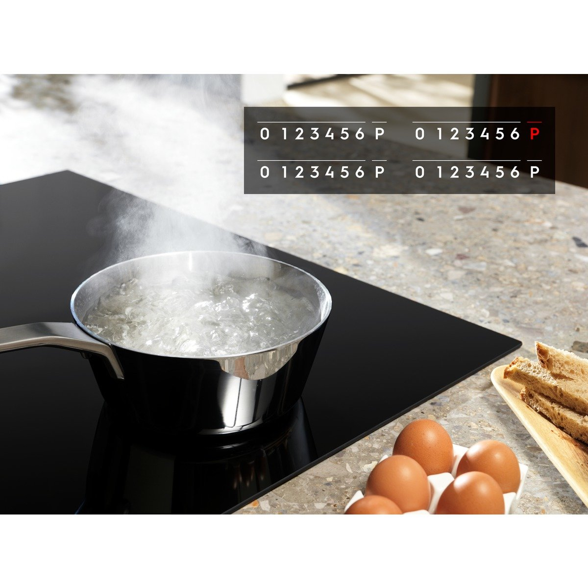 Garnek wrzącej wody na płycie grzewczej. Obecne są również jajka i chleb.