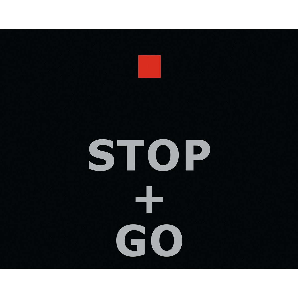 Tekst STOP + GO z czerwonym kwadratem na czarnym tle. Biała czcionka bezszeryfowa.