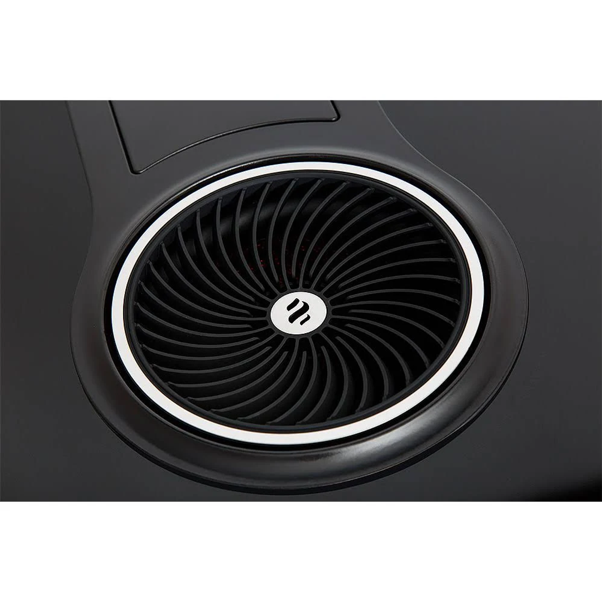 Elettrodomestico nero con ventola a spirale e anello argentato.