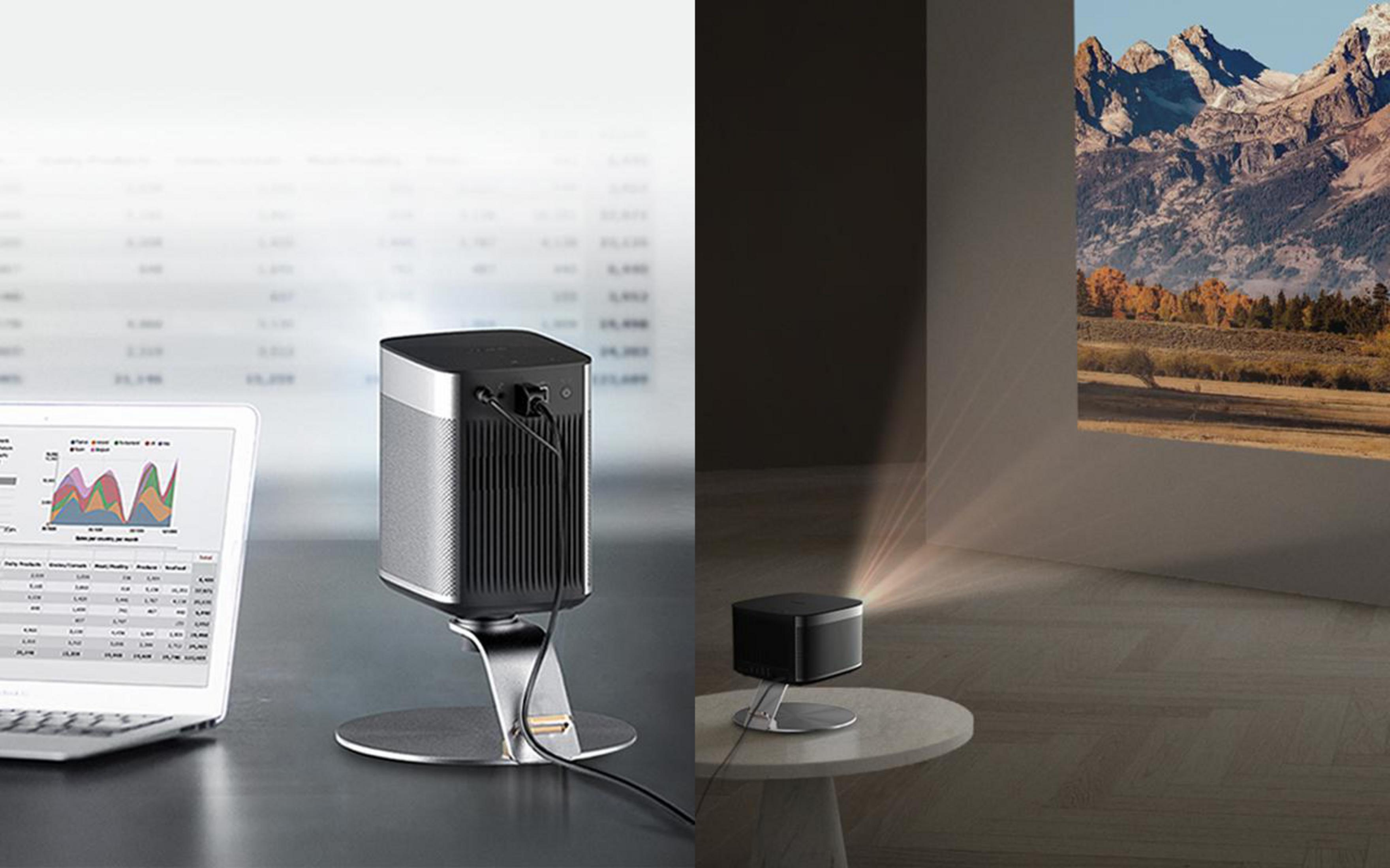 Projektor z laptopem, wyświetlający obraz gór. Nowoczesna konfiguracja.