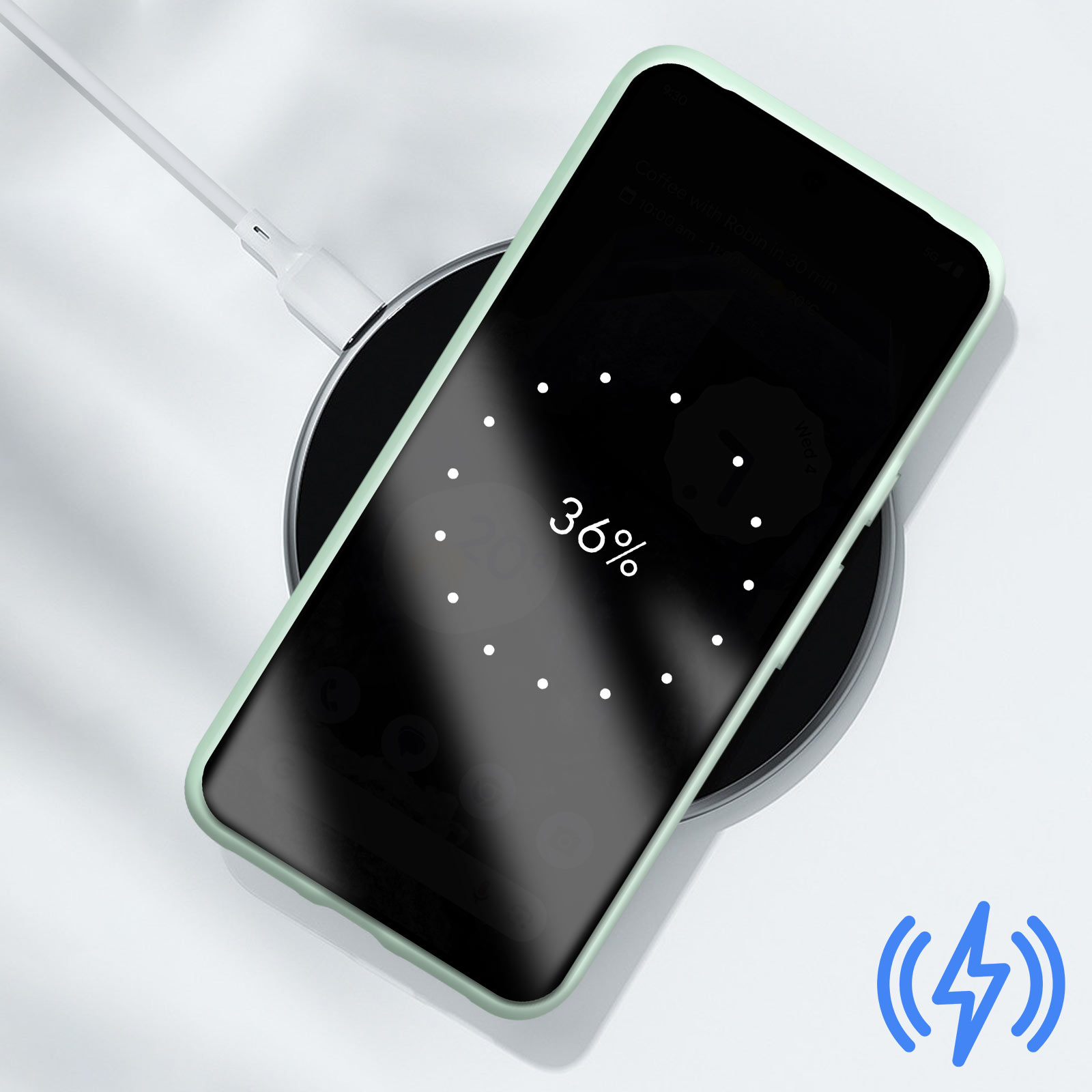 Ein grünes Telefon lädt auf einem kabellosen Ladegerät, zeigt 36% Akku, mit Ladesymbol.