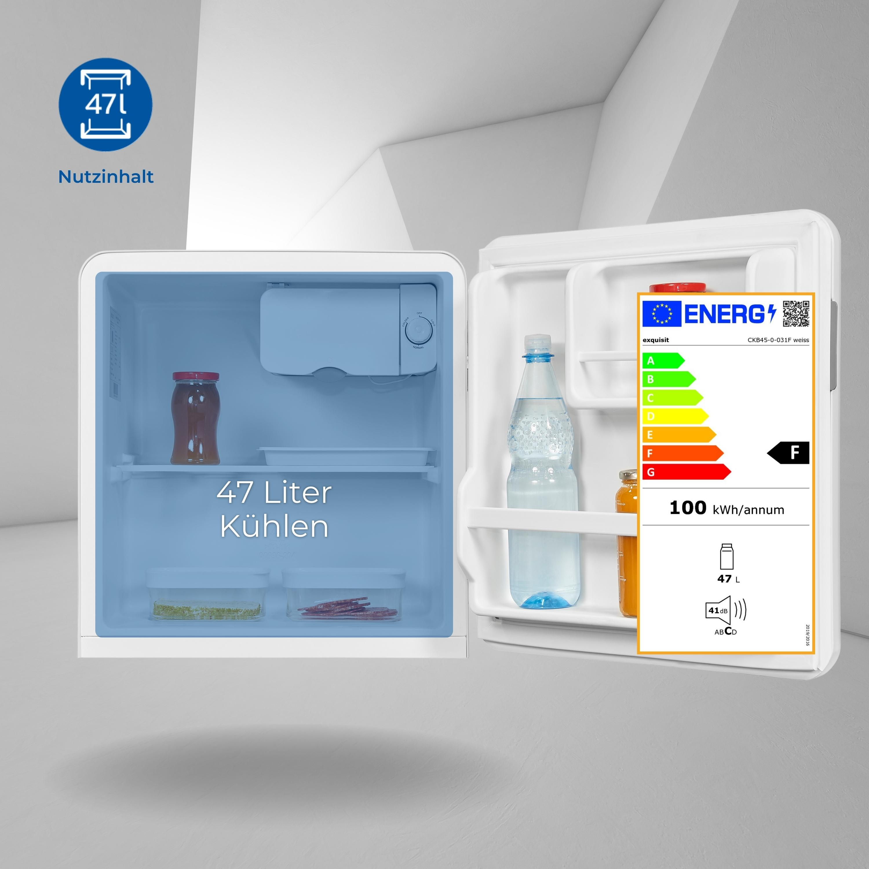 Ein kleiner weißer Kühlschrank mit offener Tür, der Inhalt zeigt. Energieetikett an der Tür.