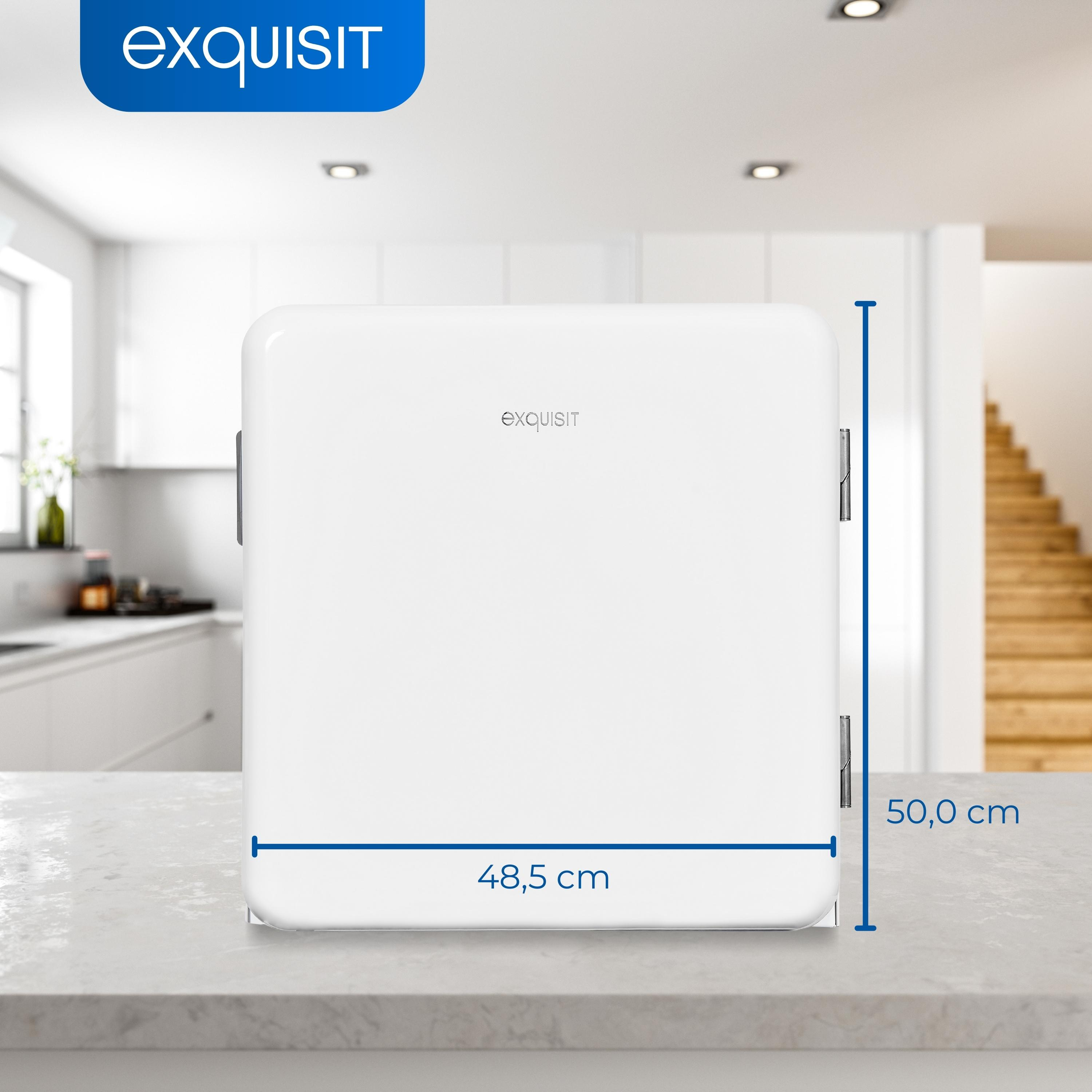 Weißer Exquisit Mini-Kühlschrank auf einer Arbeitsplatte. Abmessungen: 48,5cm x 50,0cm.