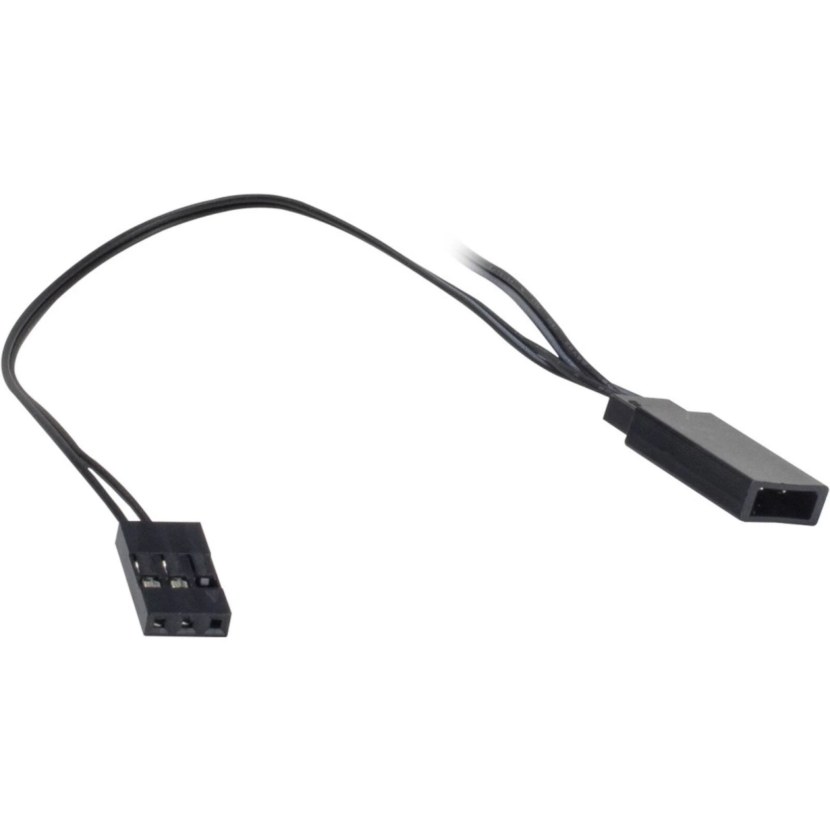 Ein schwarzes Kabel mit einem kleinen und einem größeren schwarzen Stecker vor weißem Hintergrund.