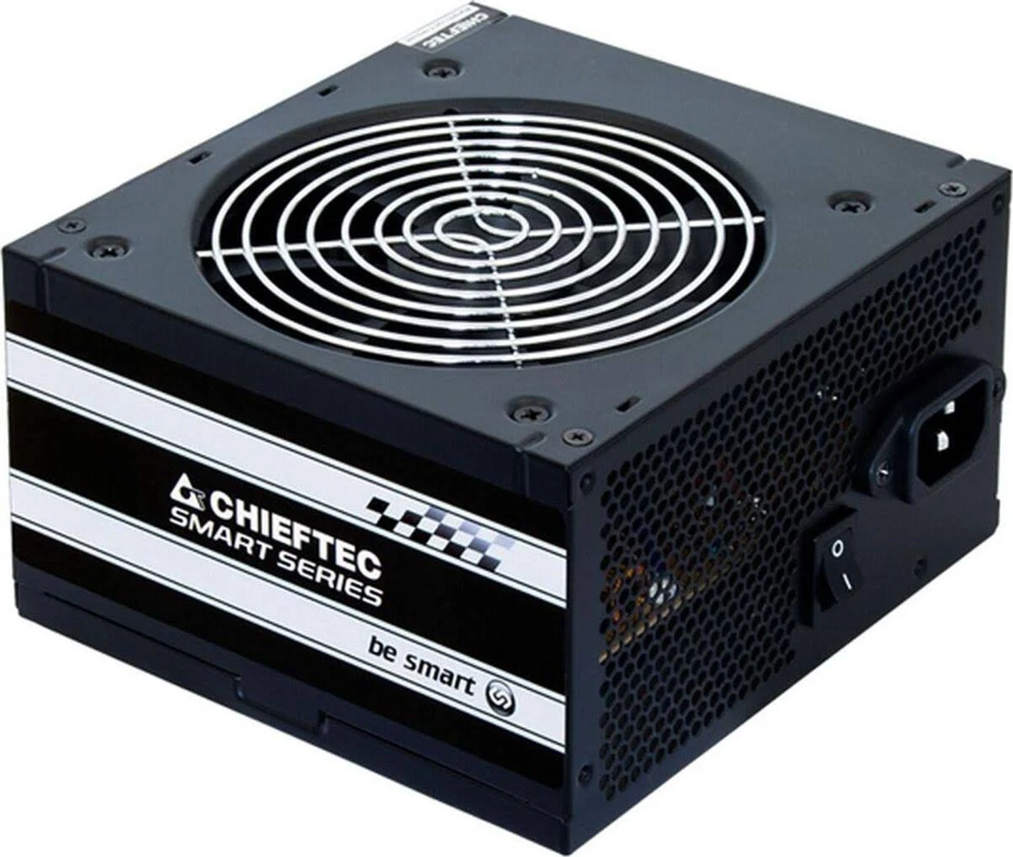 Alimentatore nero con griglia della ventola e interruttore. Il marchio è Chieftec.