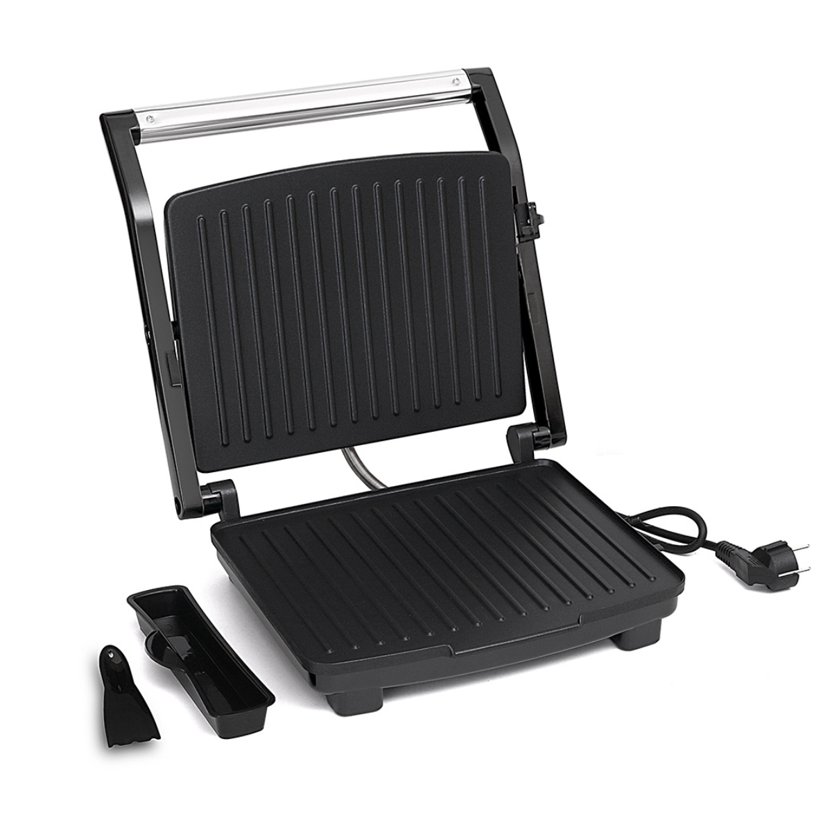 Schwarzer elektrischer Grill, offen, mit Zubehör. Es liegt auf weißem Untergrund.
