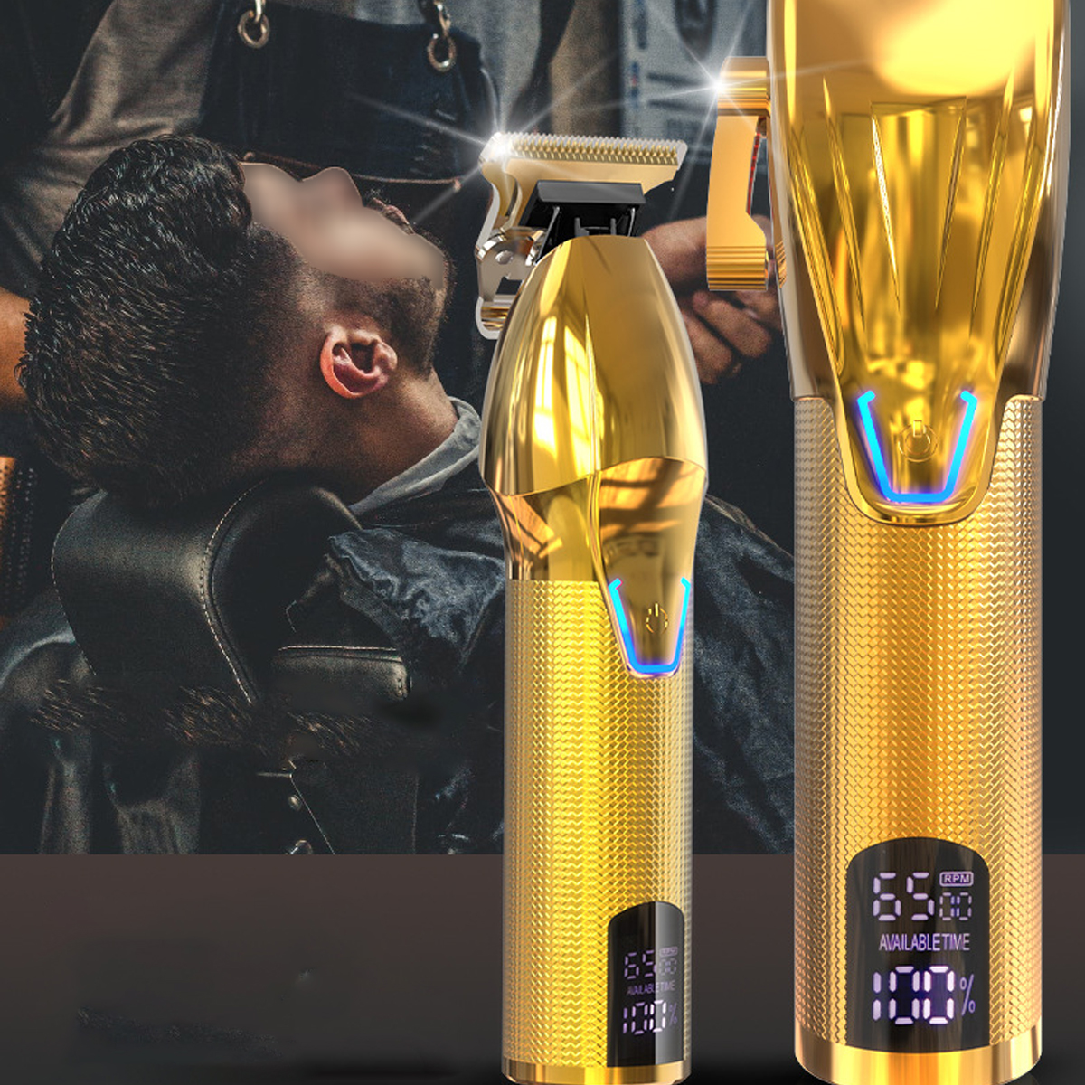 Goldener Haarschneider mit Digitalanzeige. Ein Friseur benutzt ihn an einem Kunden.