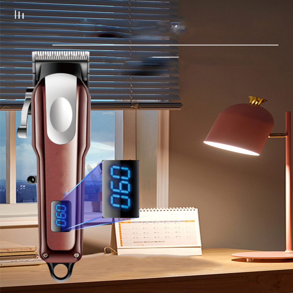 Haarschneider mit digitaler Anzeige, die eine Zahl anzeigt, auf einem Schreibtisch mit Lampe.