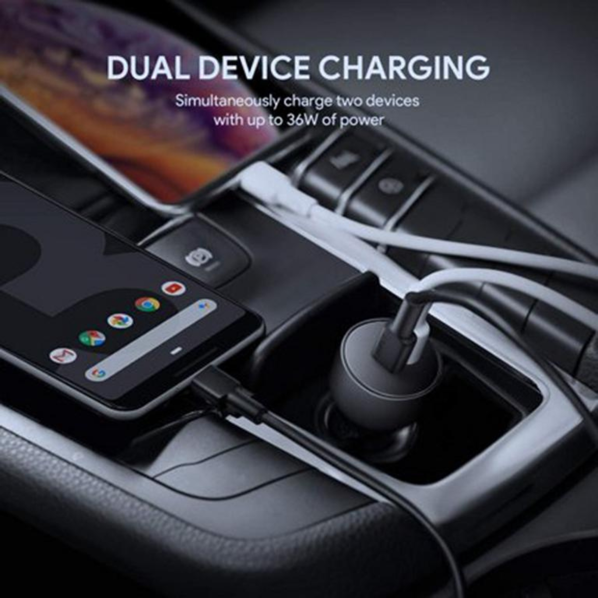 Kfz-Ladegerät mit zwei USB-Anschlüssen, das ein Telefon auflädt. Text lautet: 'Dual Device Charging'.