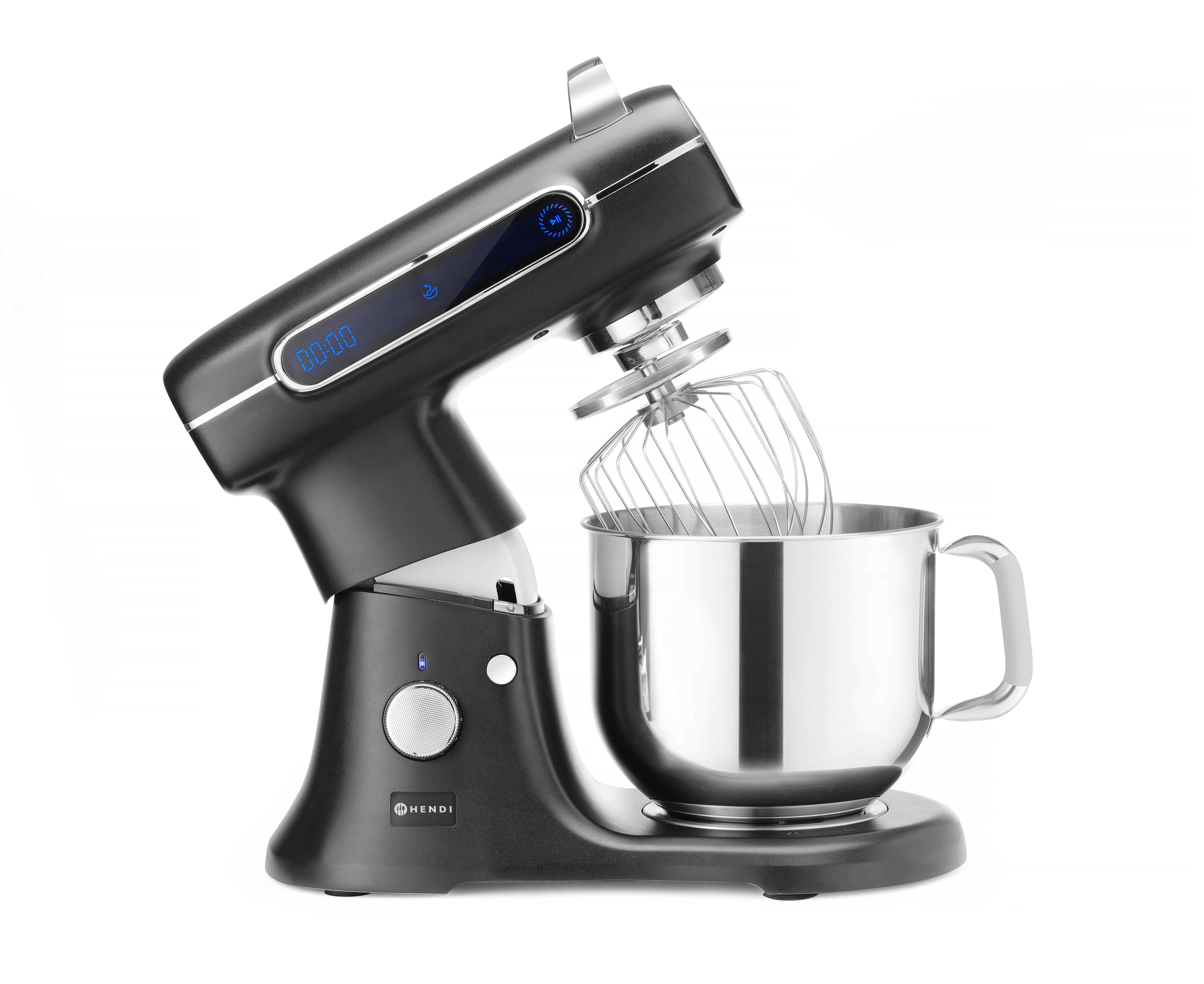 Schwarzer Küchenmixer mit silberner Schüssel und Schneebesenaufsatz, weißer Hintergrund.