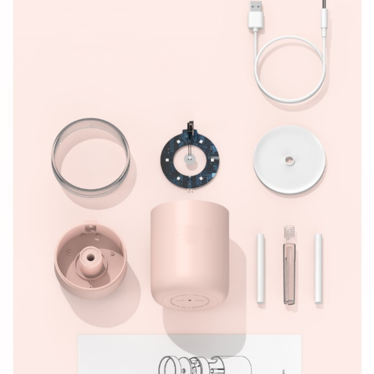 Zerlegte rosa Luftbefeuchterteile: Tank, Ring, Scheibe, Basis und andere Komponenten. Weißer Hintergrund.