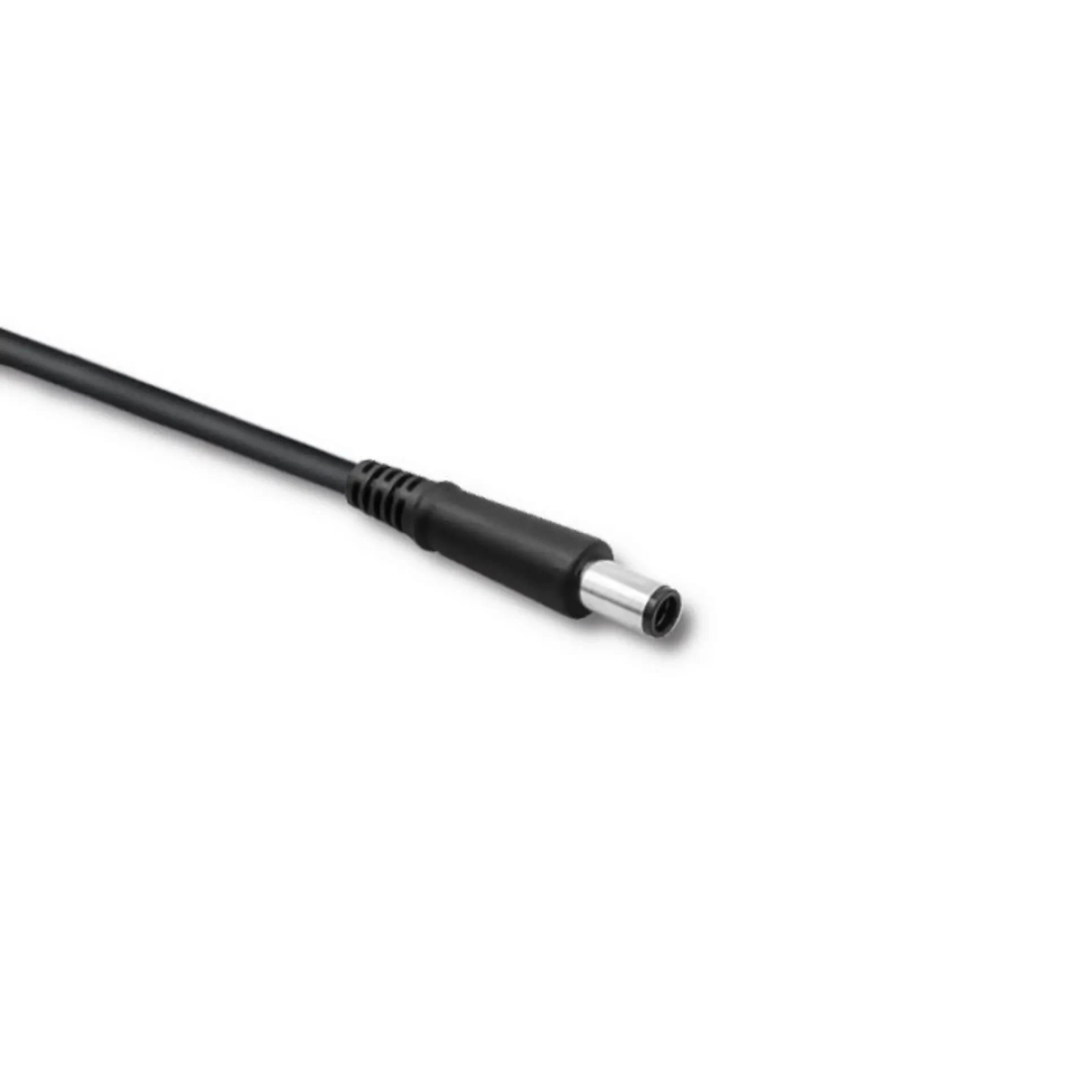 Schwarzes Kabel mit Stecker am Ende, das in den Rahmen geht, weißer Hintergrund.