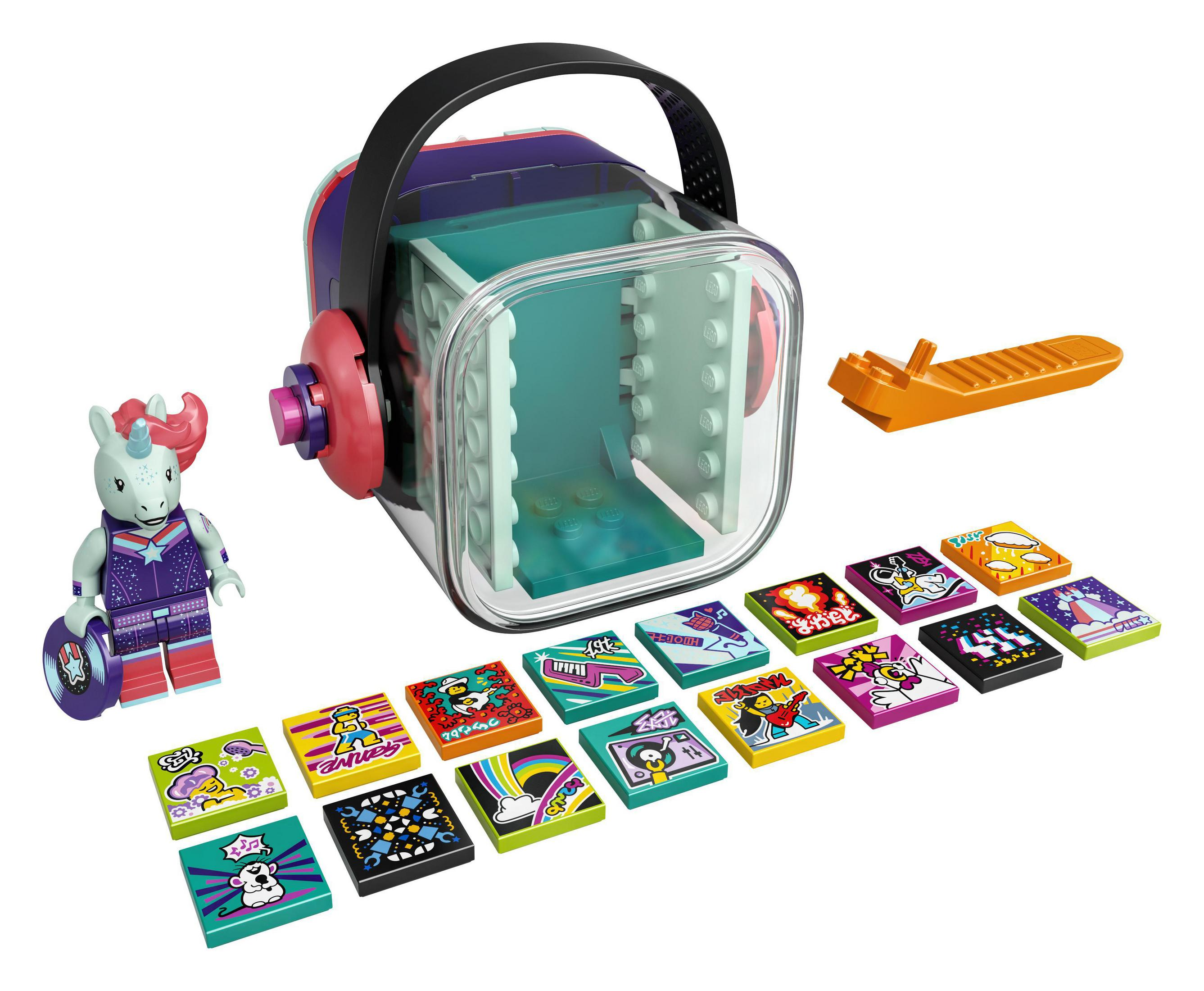 Zestaw Lego z figurką jednorożca, pudełkiem w kształcie pudełka i kolorowymi kafelkami z grafiką albumu.