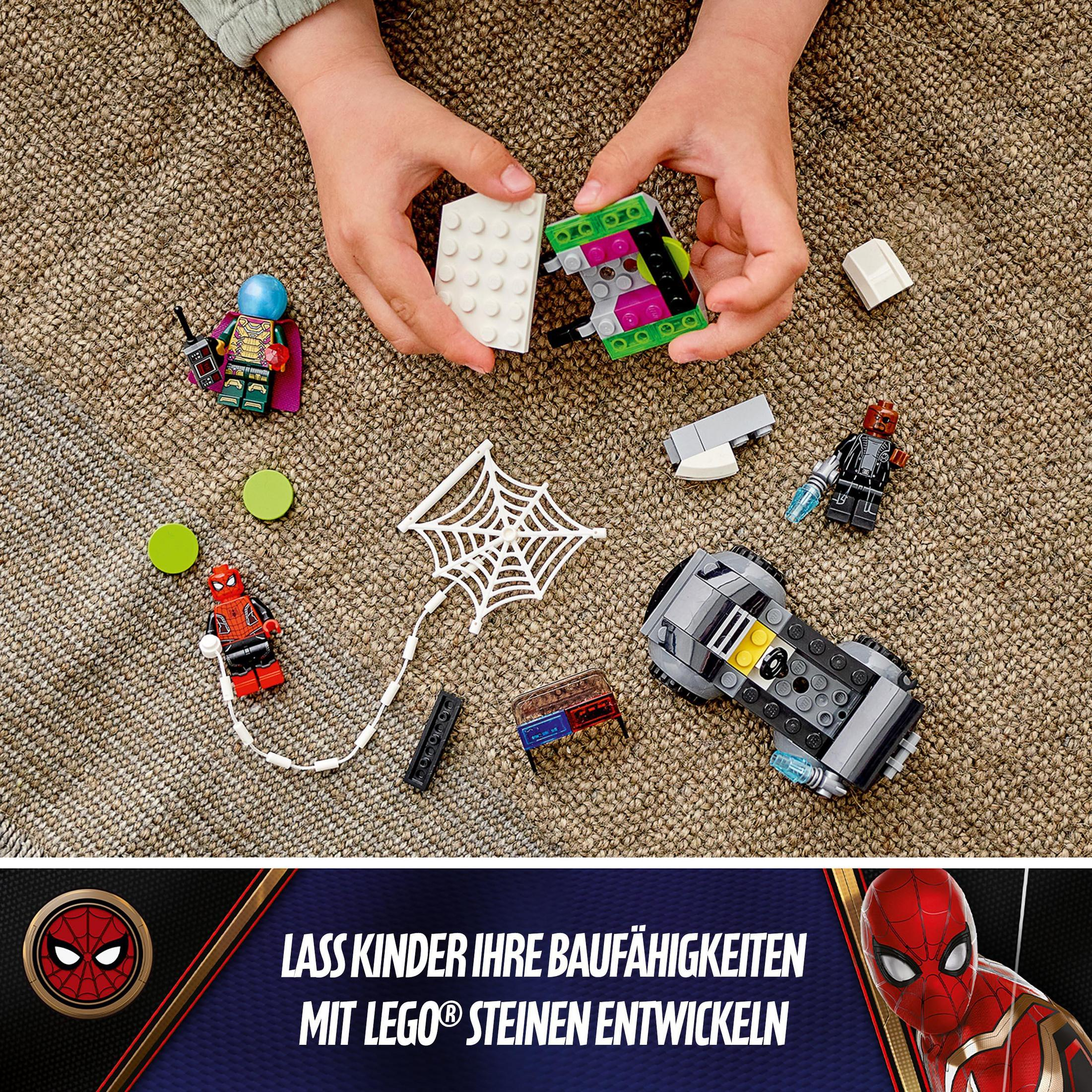 Lego-Set mit Spider-Man-Figuren und Zubehör, auf braunem und blauem Hintergrund.