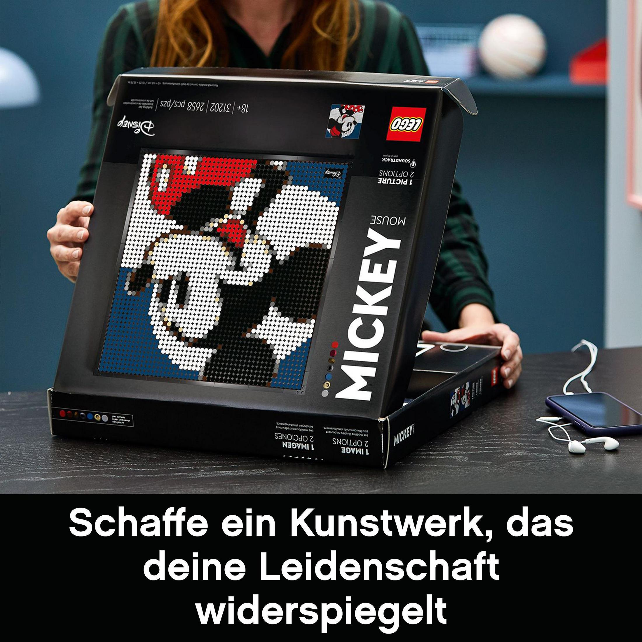 Eine Mickey Mouse LEGO Kunstset-Box mit fertigem Bild.