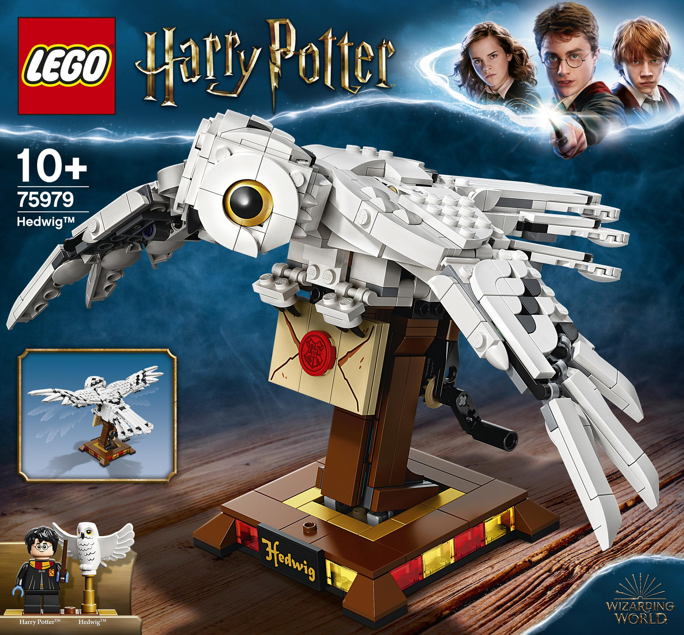 Lego Harry Potter Hedwig Set. Weiße Eule mit offenen Flügeln auf einem Ständer. Box-Art mit Figuren.