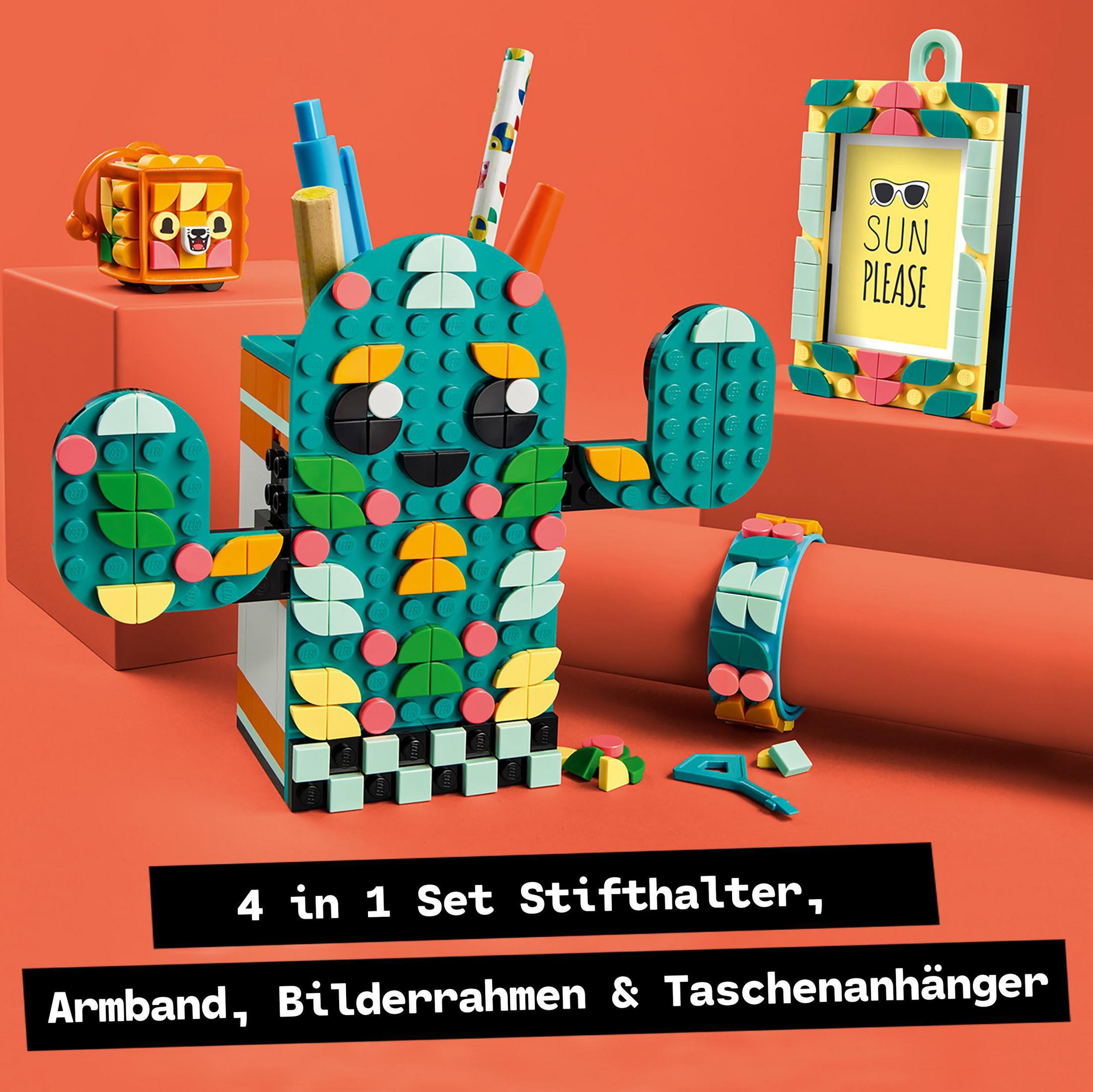 Un ensemble LEGO coloré avec cactus, cadre, bracelet et accessoires. Sur une surface orange.