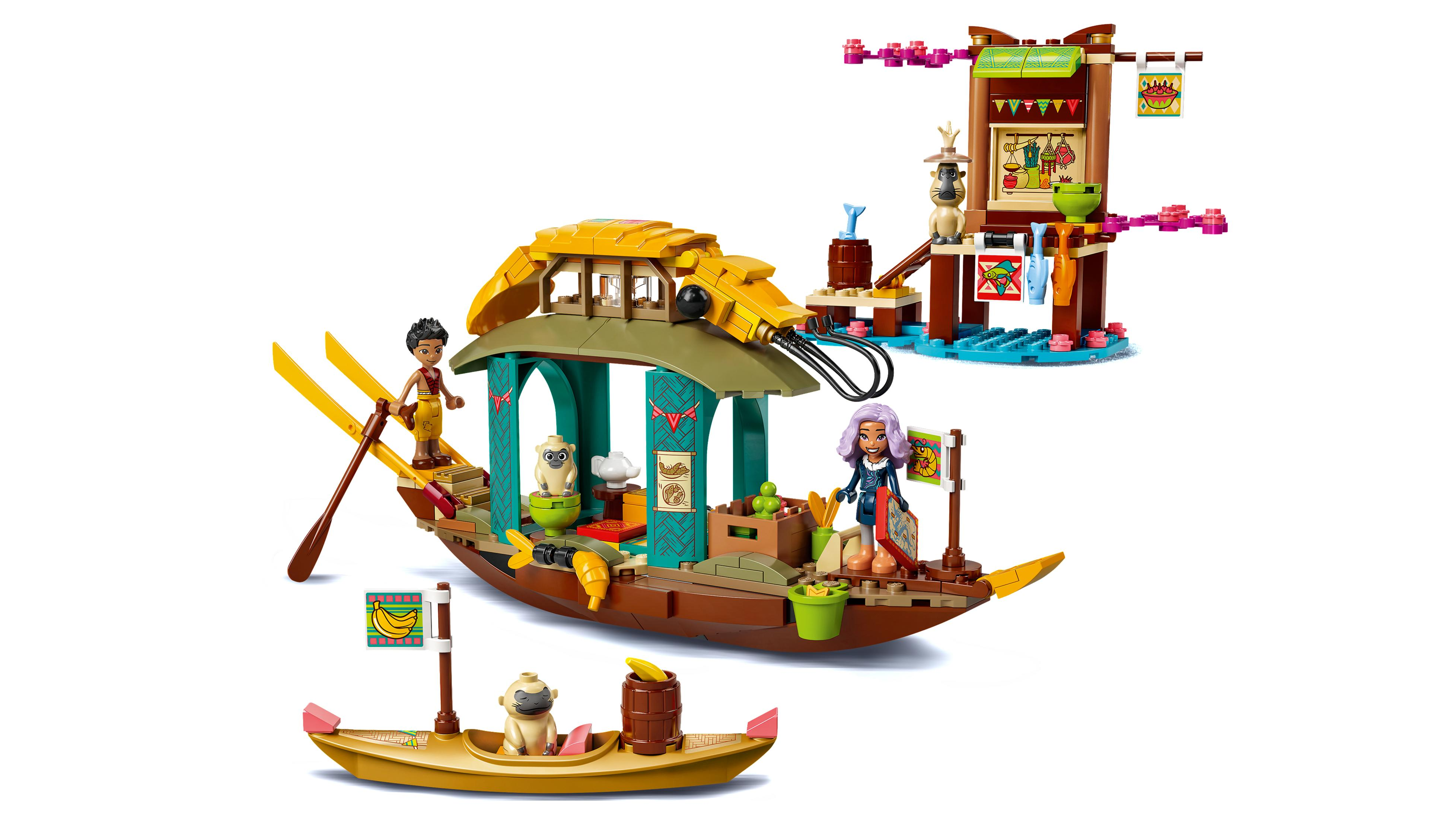 Zestawy Lego łodzi i targu. Jedna łódź ma dach i figurki, druga figurki i stragan.