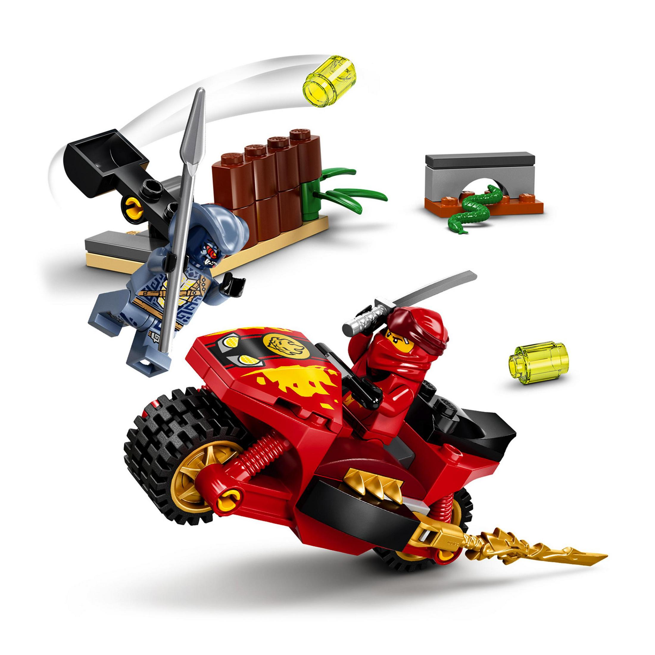 Lego Ninjago Set Szene: Ninja auf Motorrad, kämpft mit schlangenartiger Figur.
