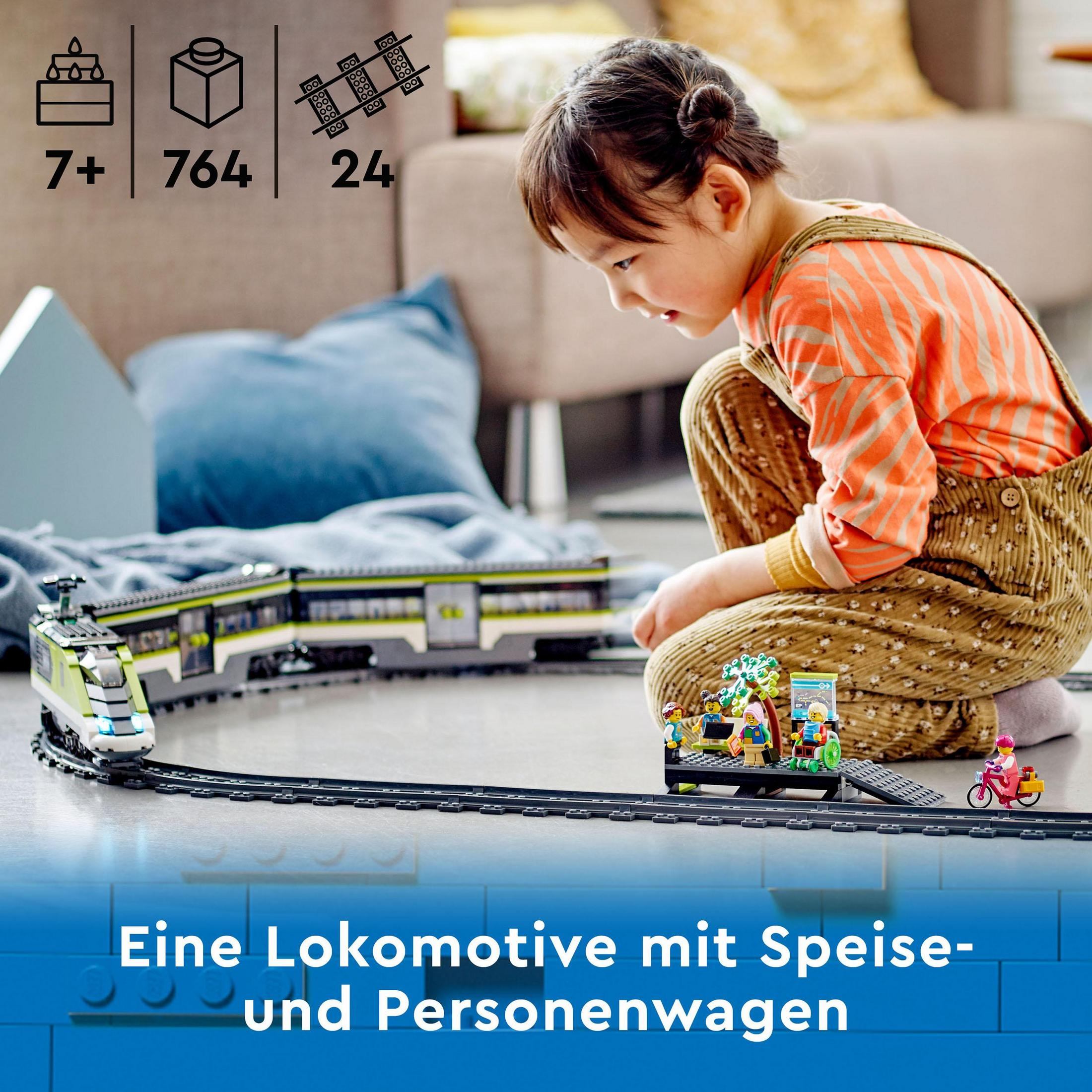 Zestaw kolejowy Lego z pociągiem, dziewczynką i niebieskim tłem z tekstem.
