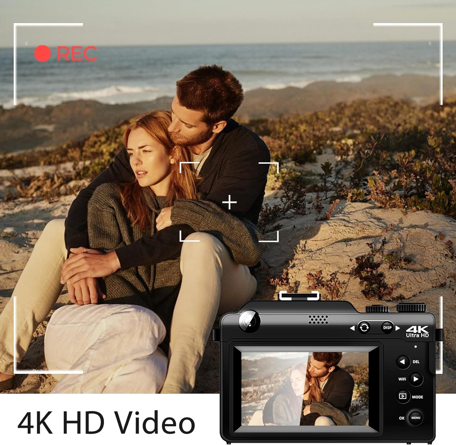 Paar am Strand, Kamera zeigt Szene und Display, 4K HD Video-Label unten.