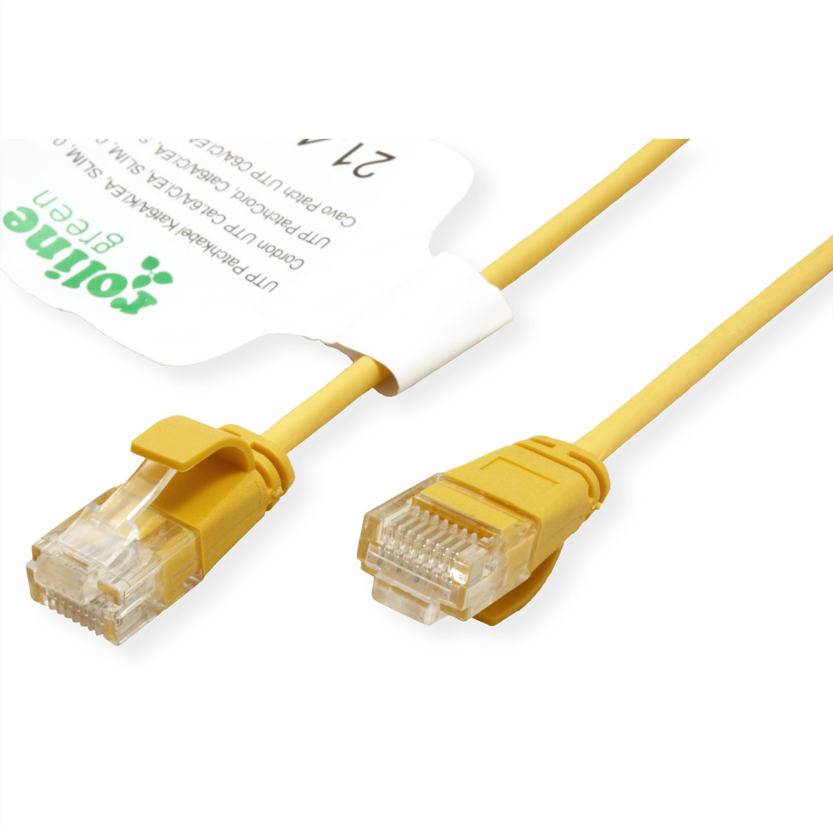 Żółty kabel Ethernet z wtyczkami na białym tle. Dołączona etykieta.