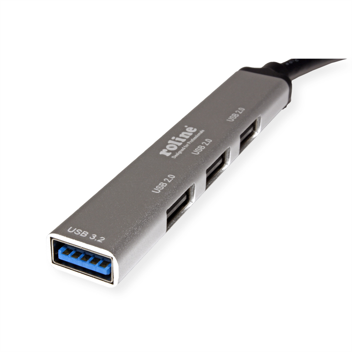 Ein silberner USB-Hub mit mehreren USB 2.0- und 3.2-Anschlüssen, schräge Ansicht.