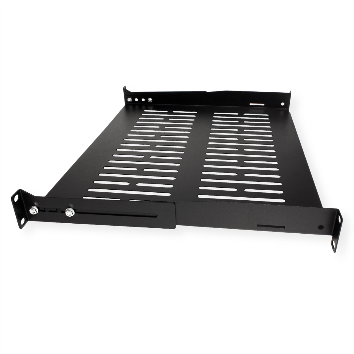 Un ripiano nero per rack con fessure ritagliate, con fori di montaggio, isolato su sfondo bianco.