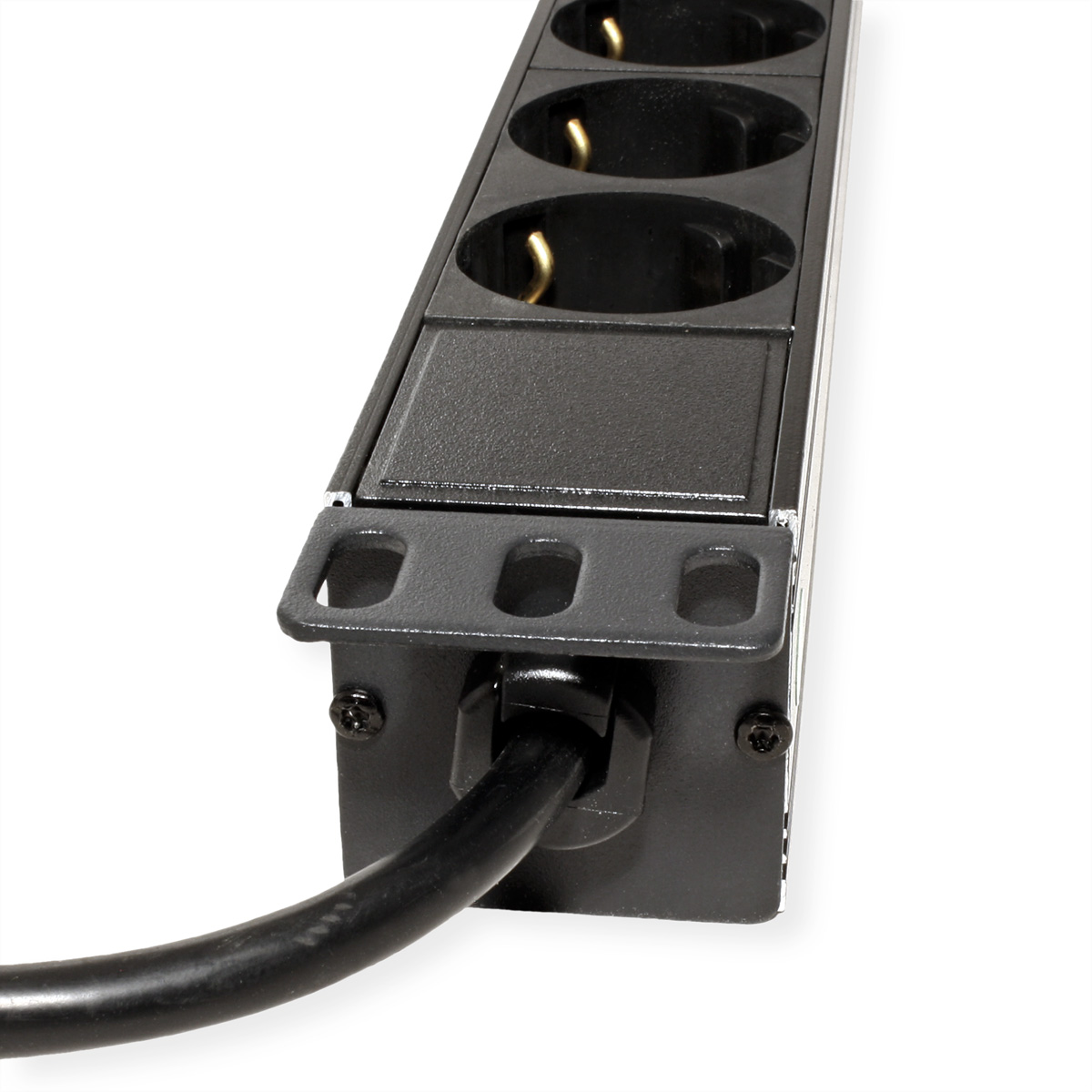 Czarny przedłużacz. Trzy gniazda EU, kabel z wtyczką i uchwyt montażowy.